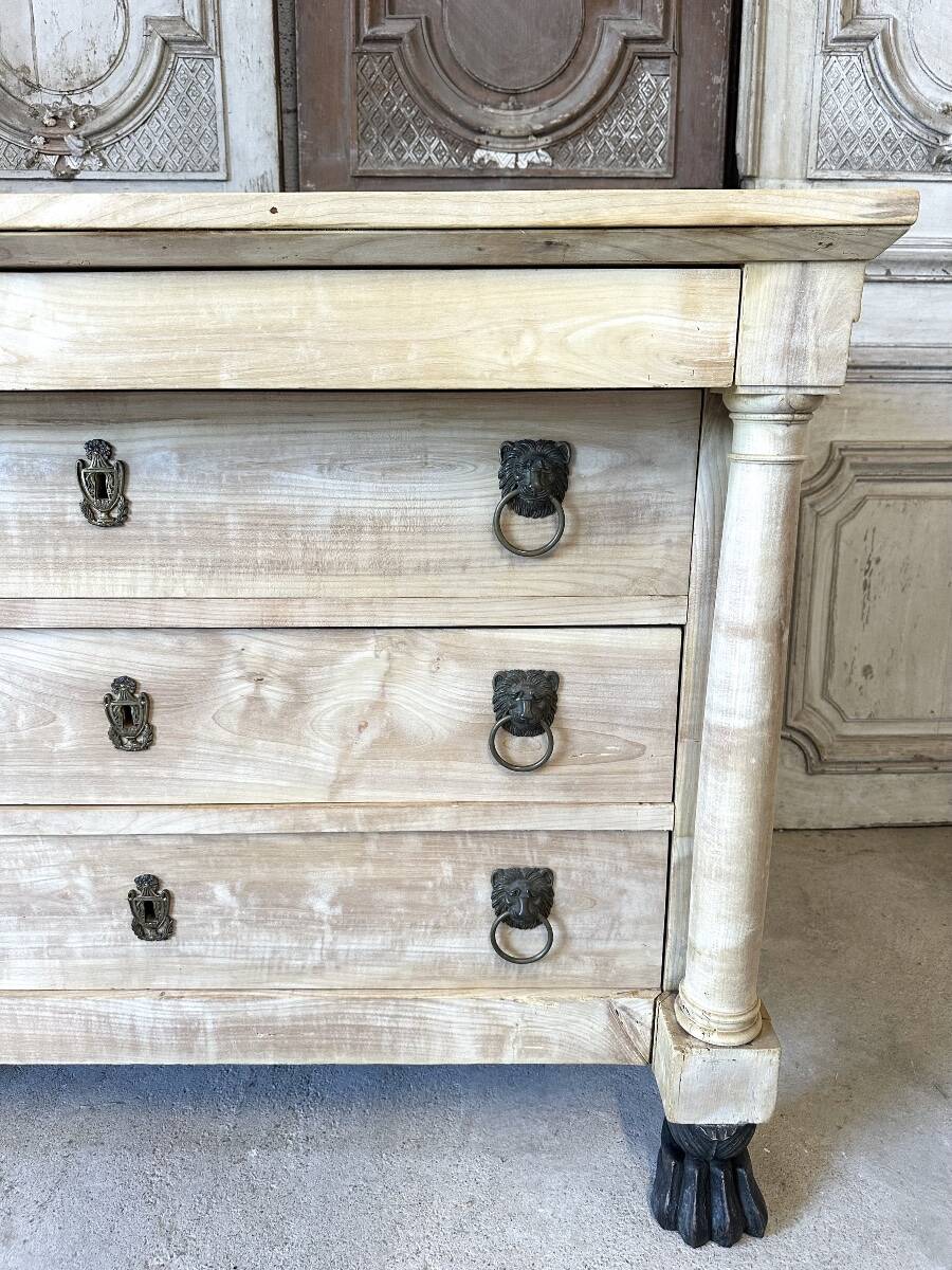 Commode returned from Egypt, bleached around 1800.