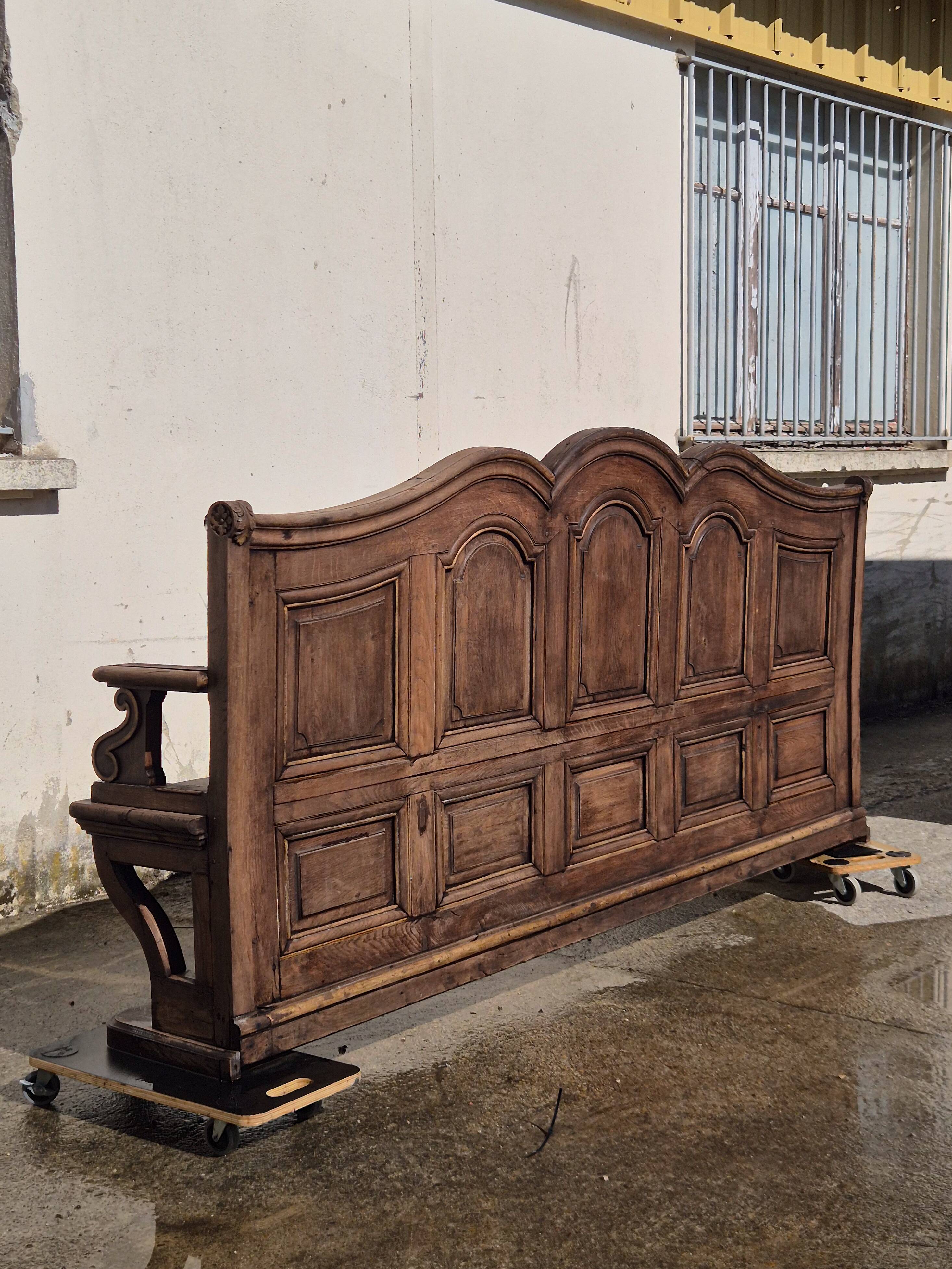 Exceptional gilded display bench.