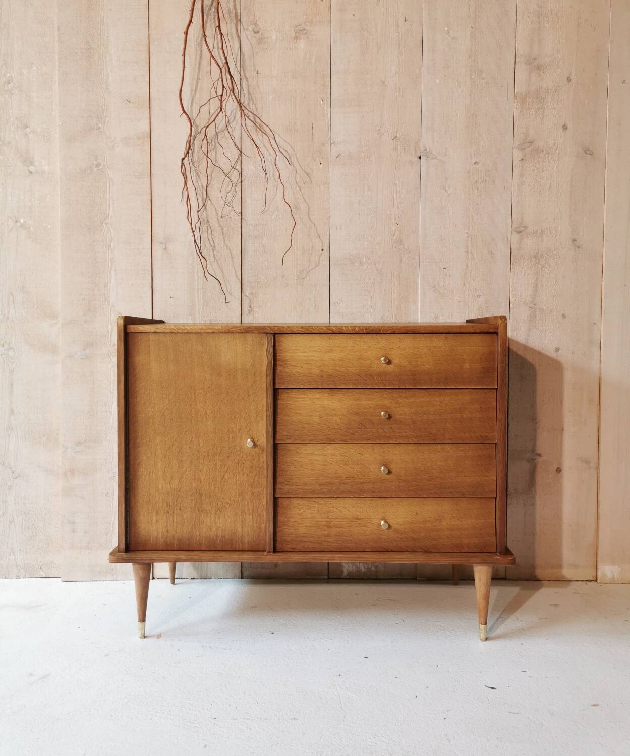 Chest of drawers with 1 door and 4 drawers