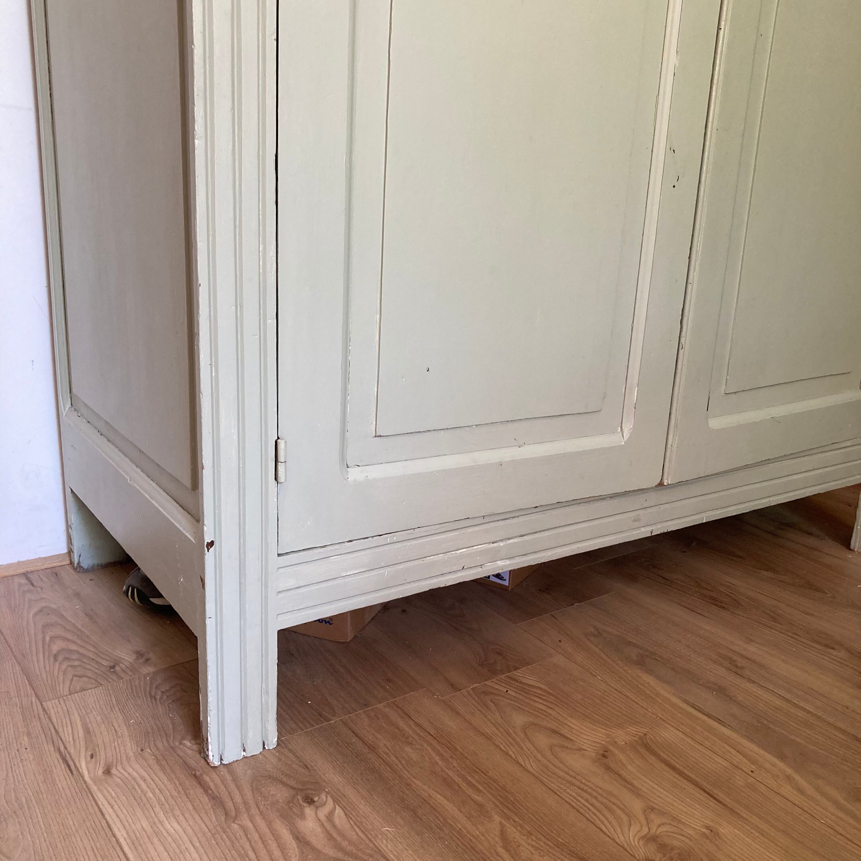 Armoire parisienne verte