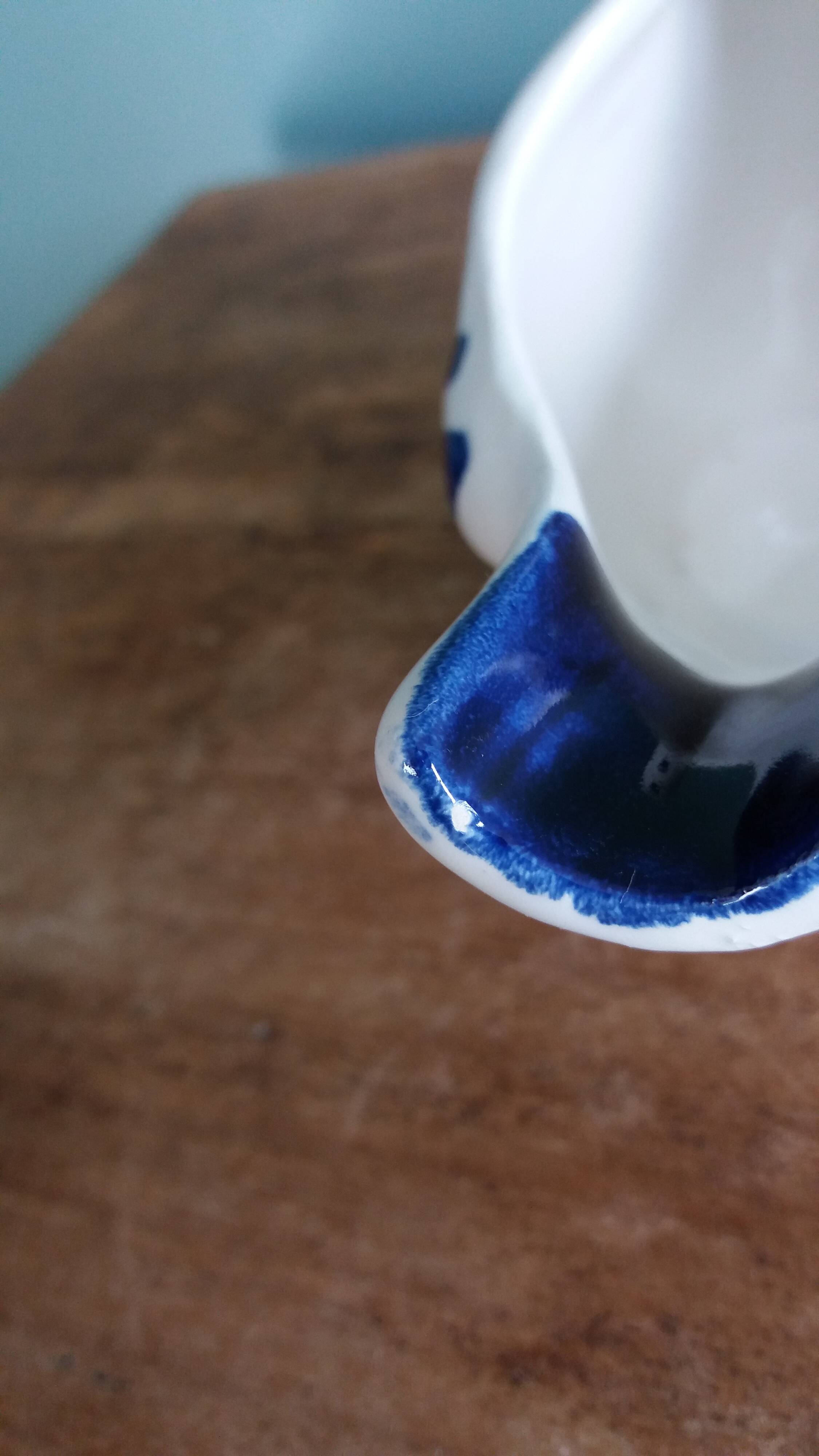 Zoomorphic bird ashtray, hand-decorated ceramic GL, Italy.