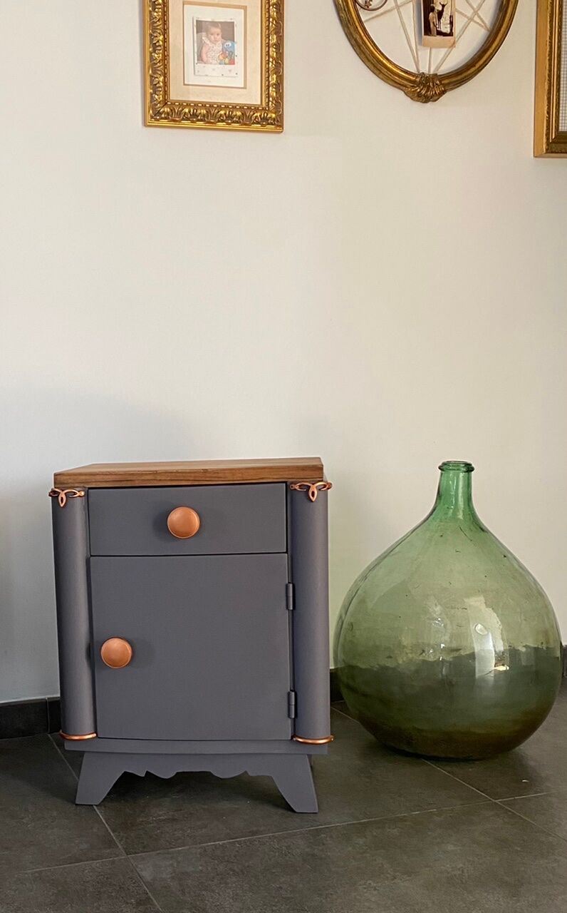 Vintage bedside table 40s