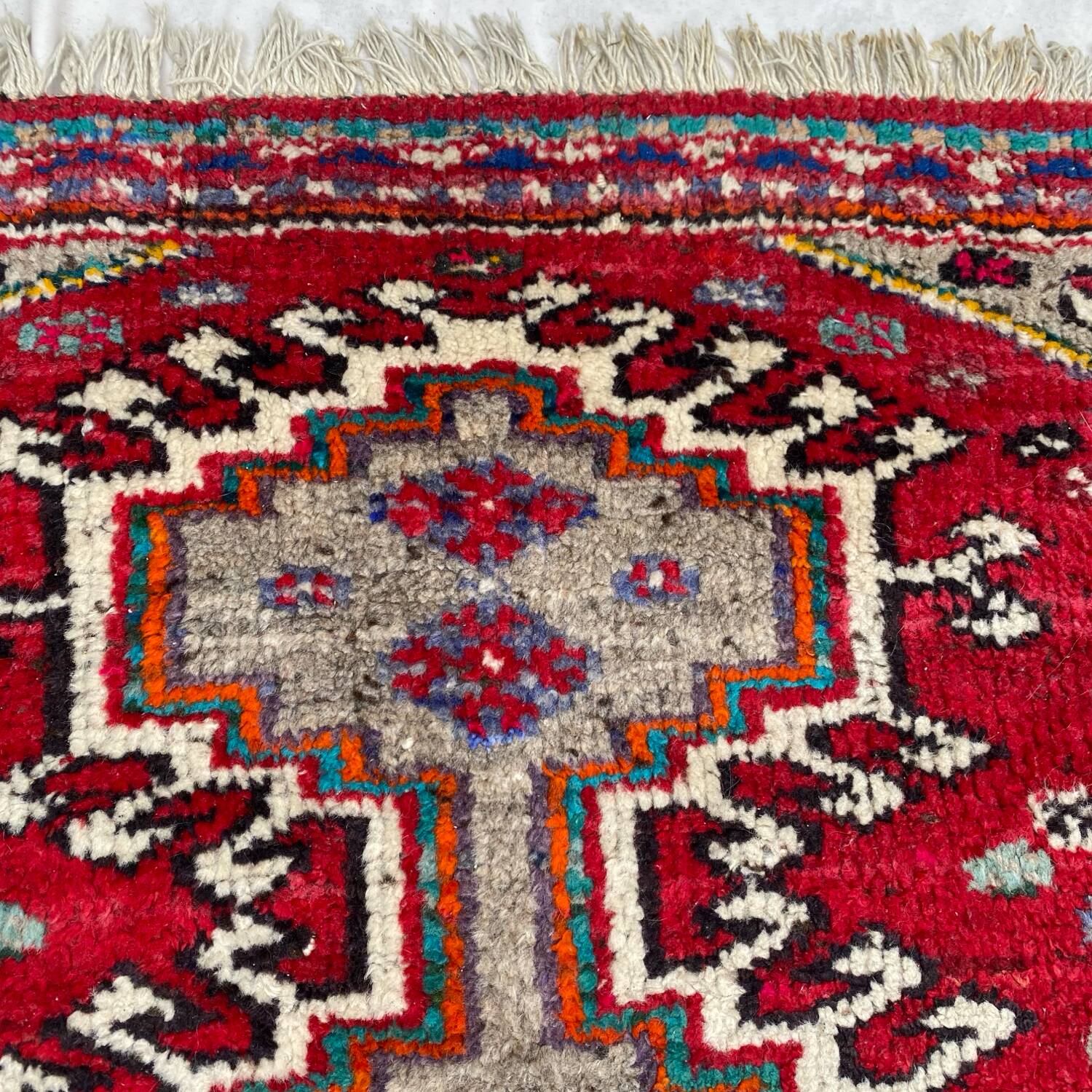 Thick wool oriental rug 112 × 144 cm