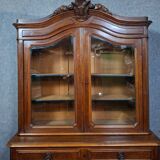 Buffet deux corps époque Napoléon III en bois massif.