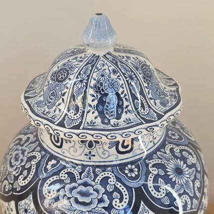 Large covered vase in Delft pottery
