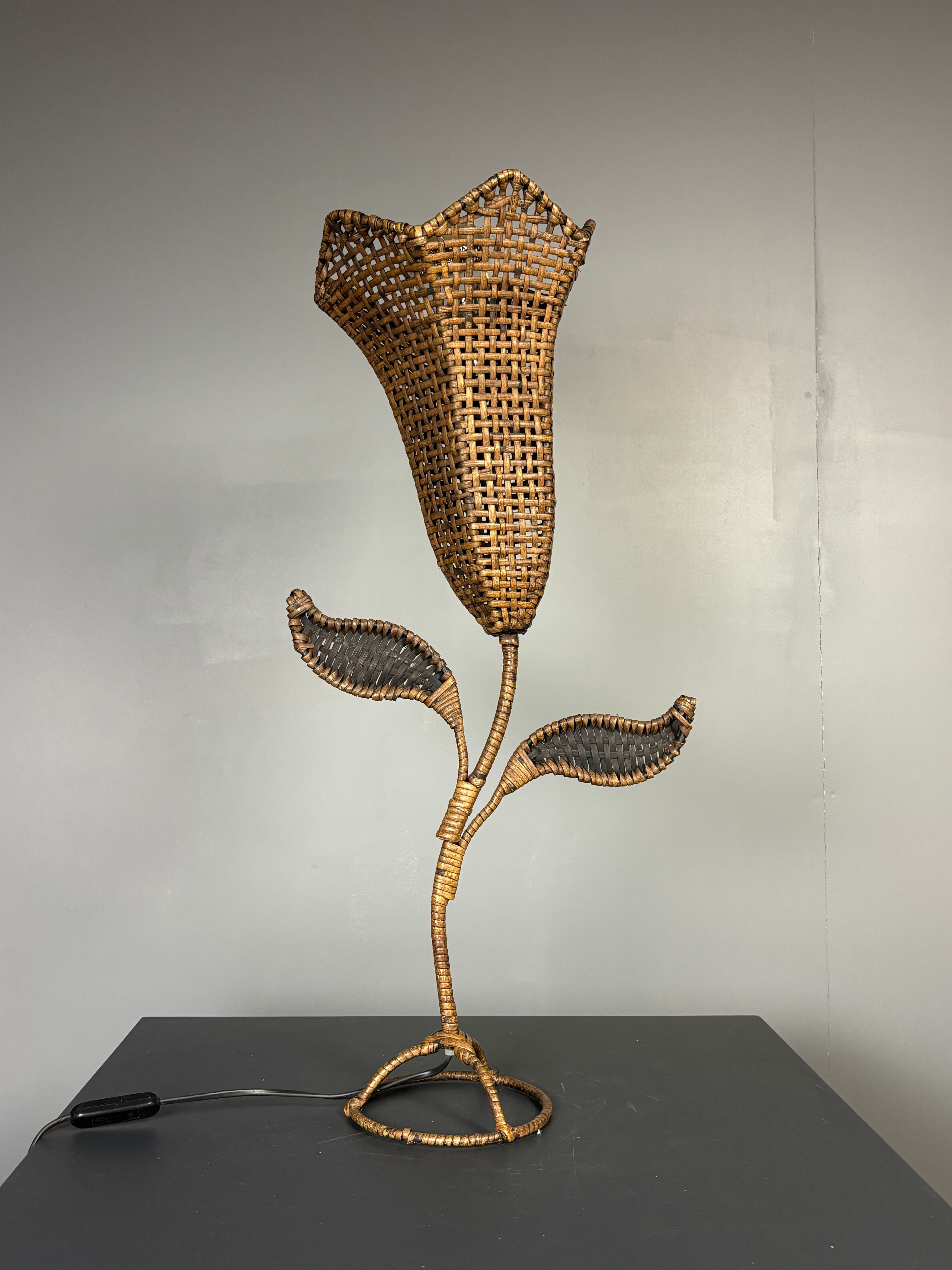 Large midcentury rattan wicker flower table lamp, 1960s