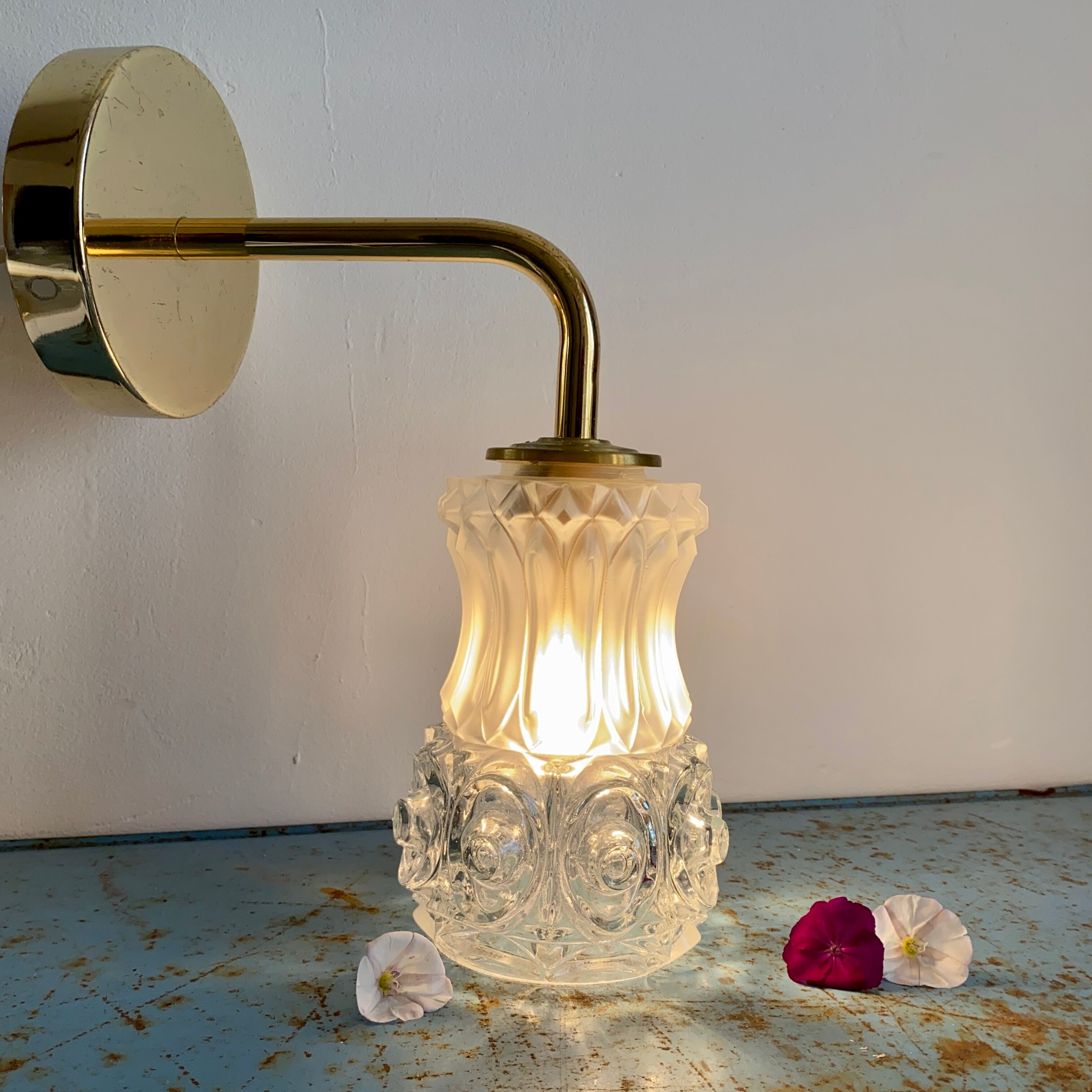 Vintage tulip wall lamp in molded glass