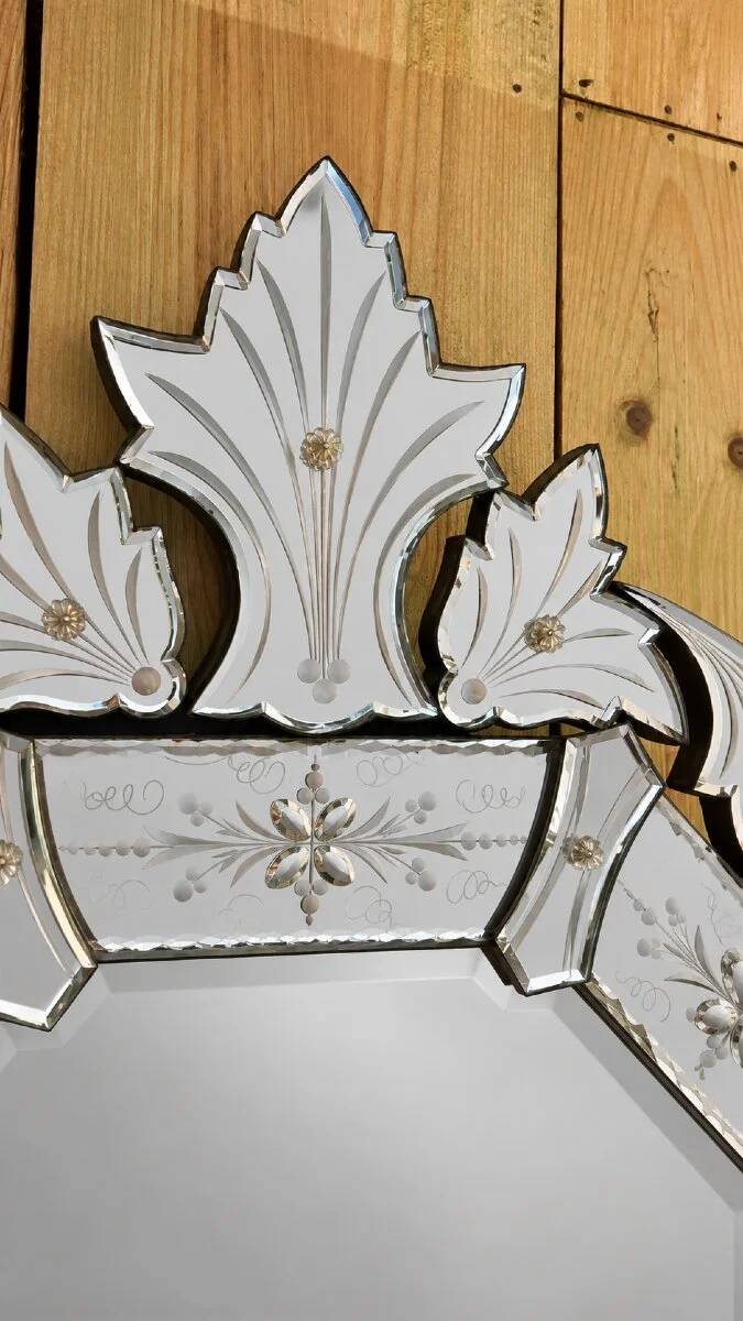 Venetian-style mirror with engraved floral decoration, mid-20th century.