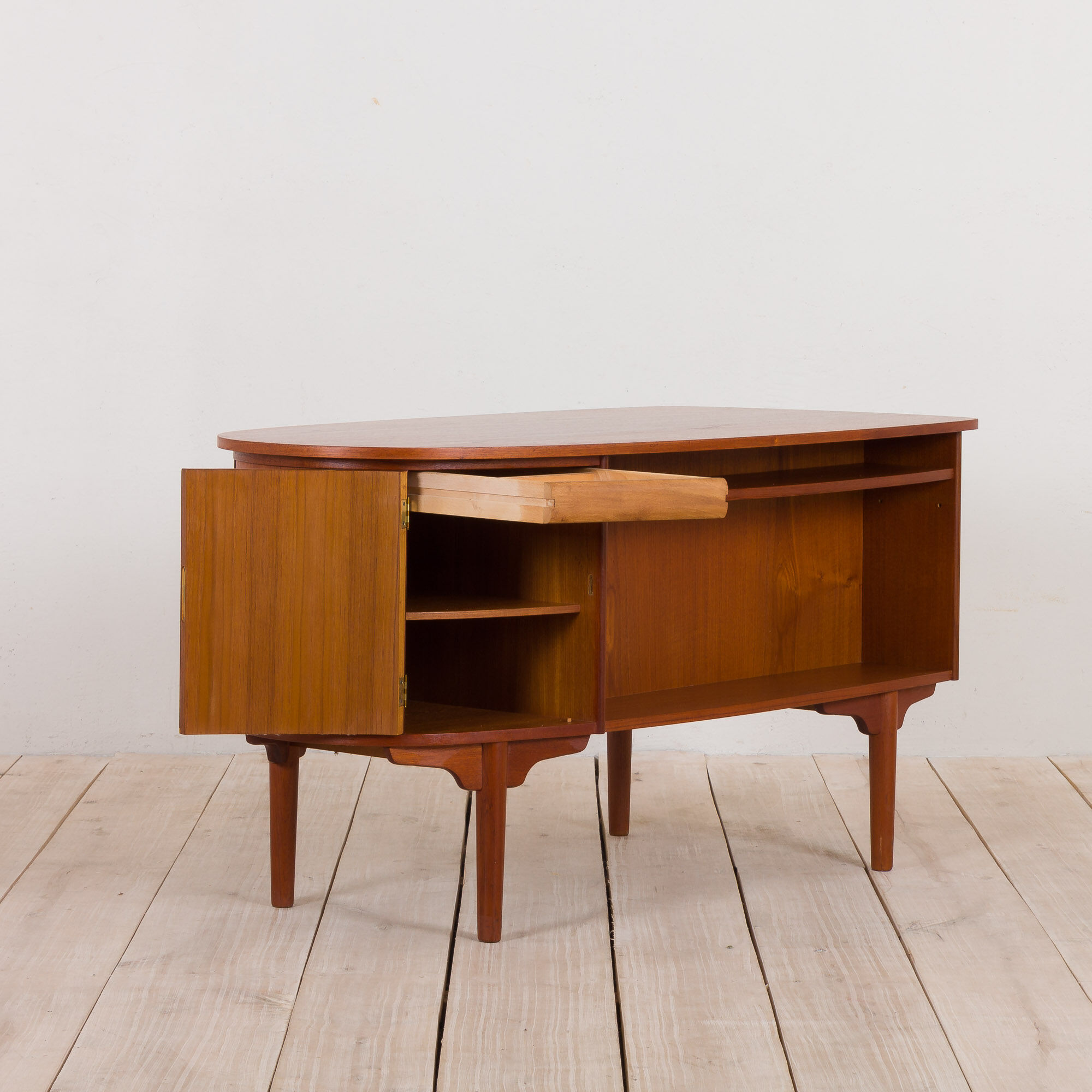 Mid Century free standing bullet shape executive teak desk by H.P. Hansen, Denmark, 1960s