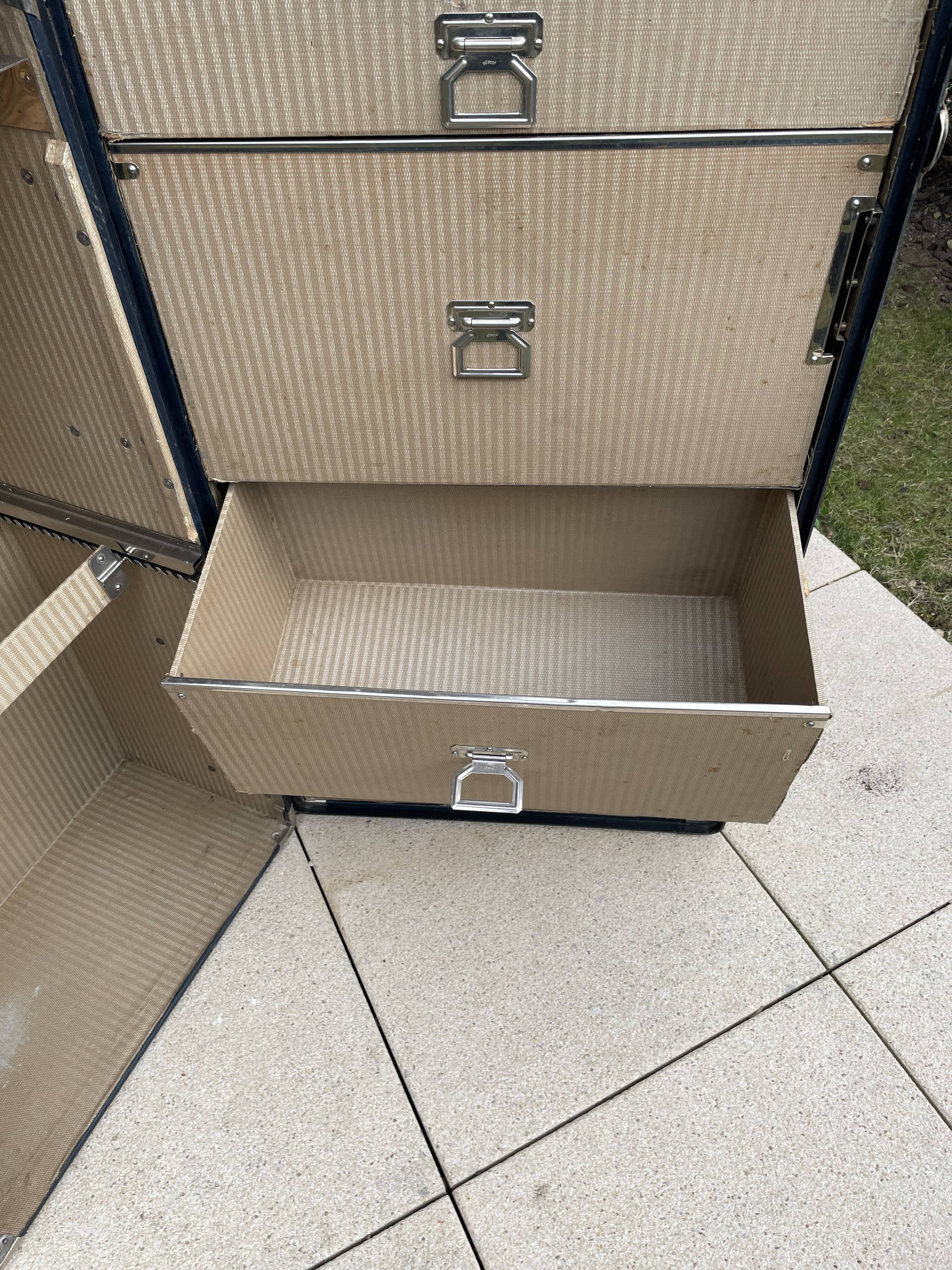 Trunk cabin/Trunk cabinet "Ermett"