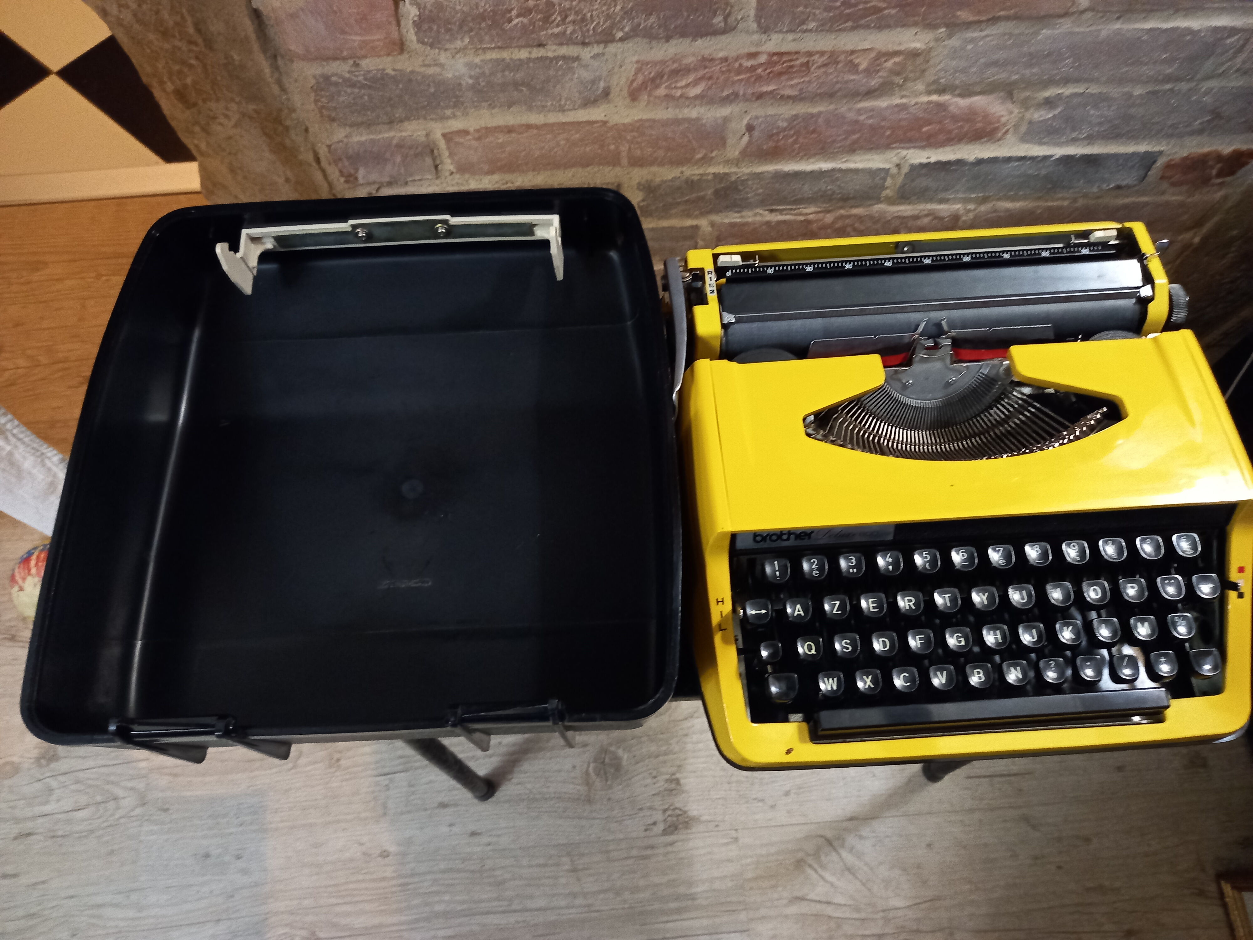 Brother Deluxe 800 typewriter