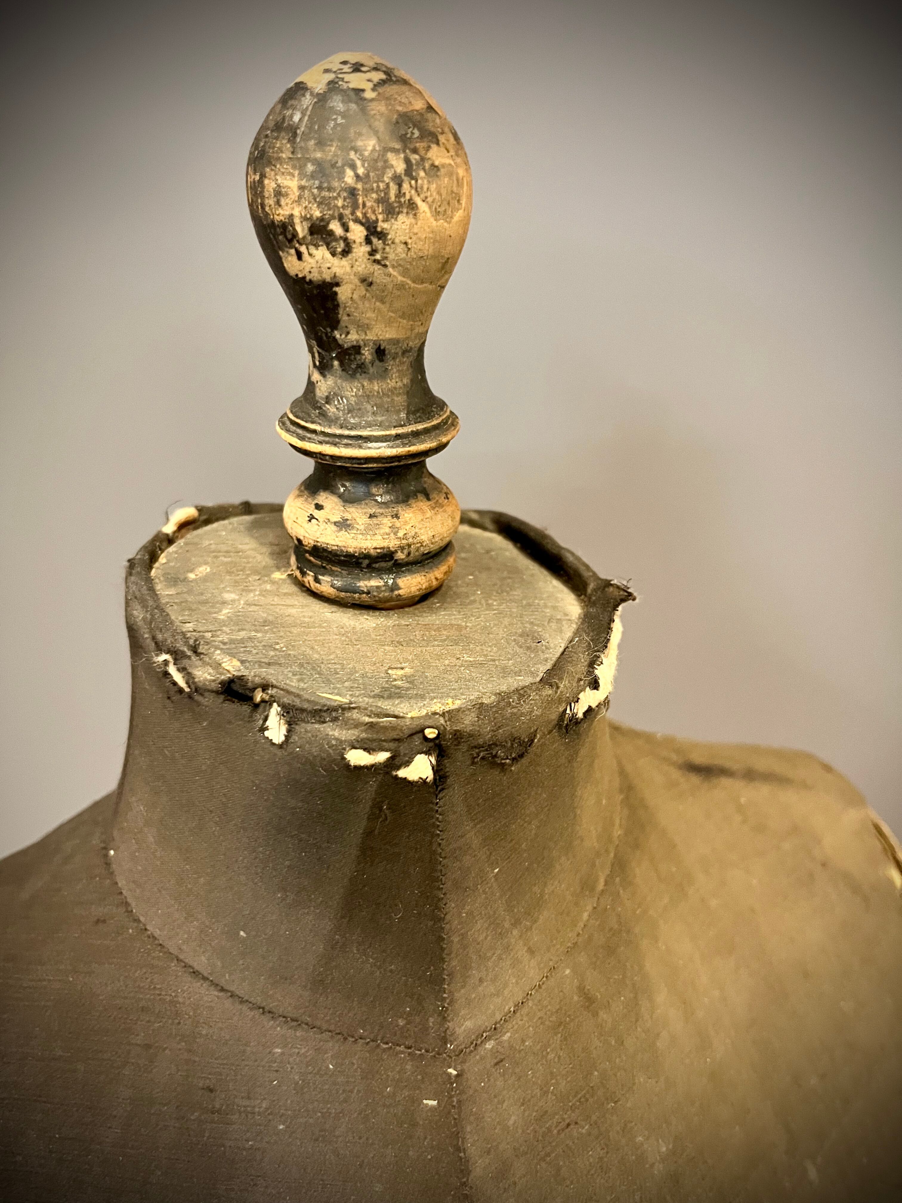 Wasp-sized mannequin