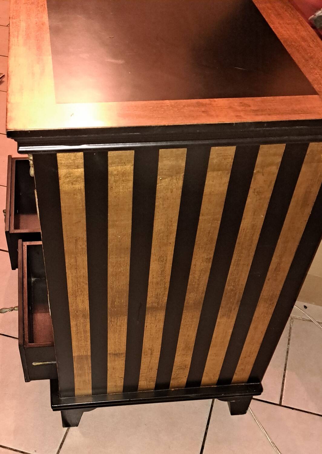 Meuble en bois laquée Roche Bobois. Modèle Volubilis.