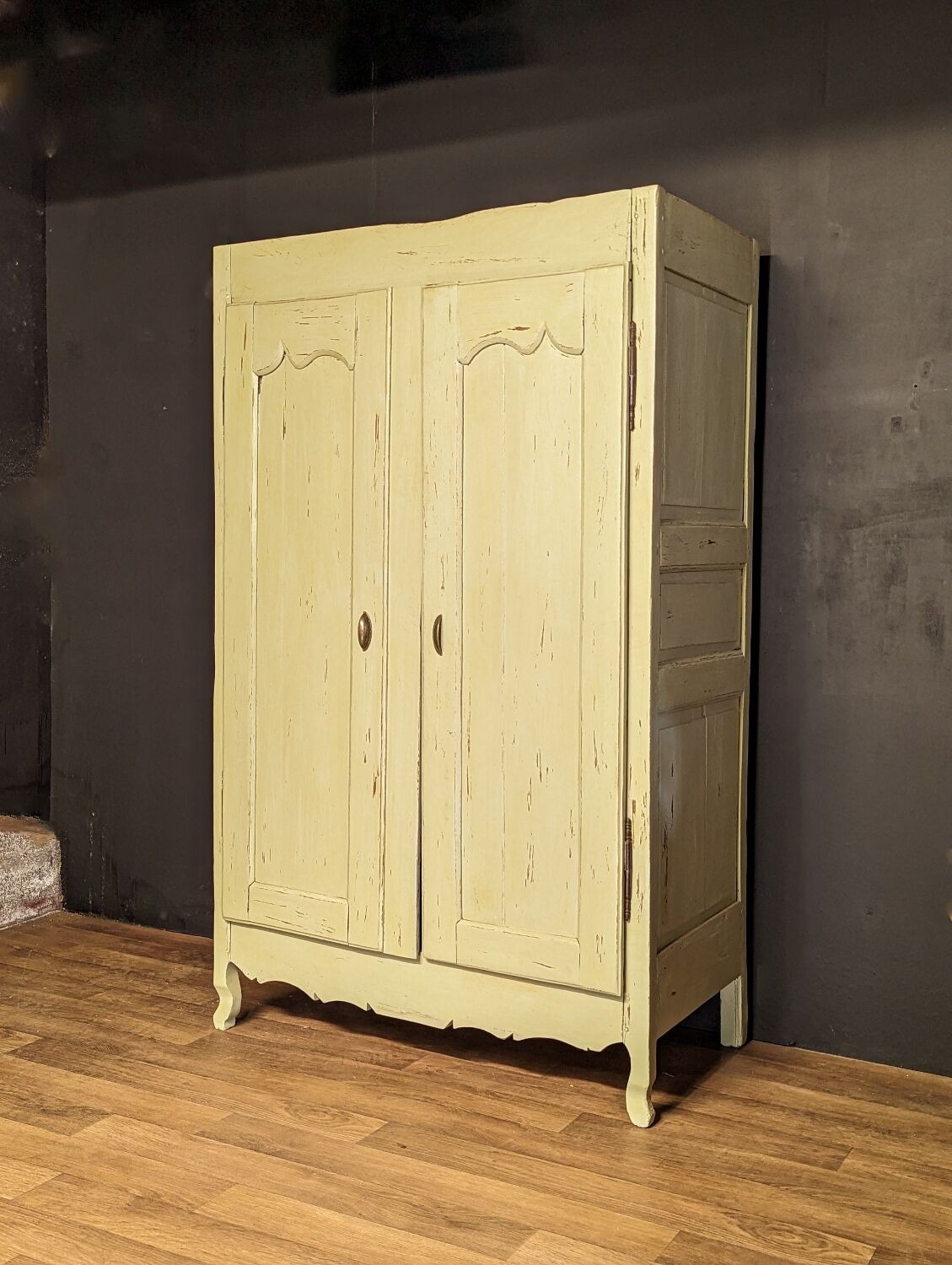 Old green cabinet