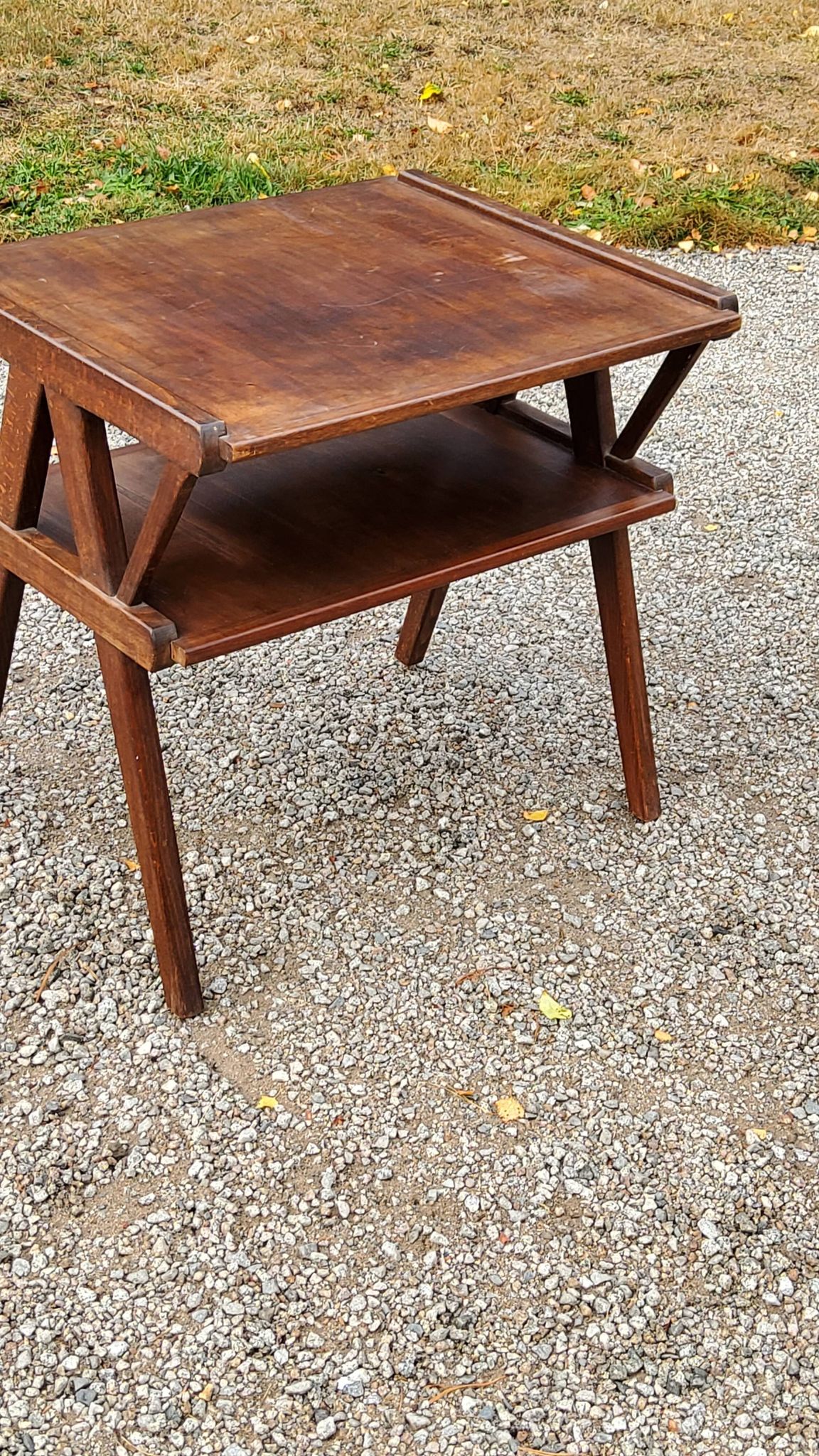 Table d’appoint vintage des années 50 en hêtre chêne et peuplier pieds compas