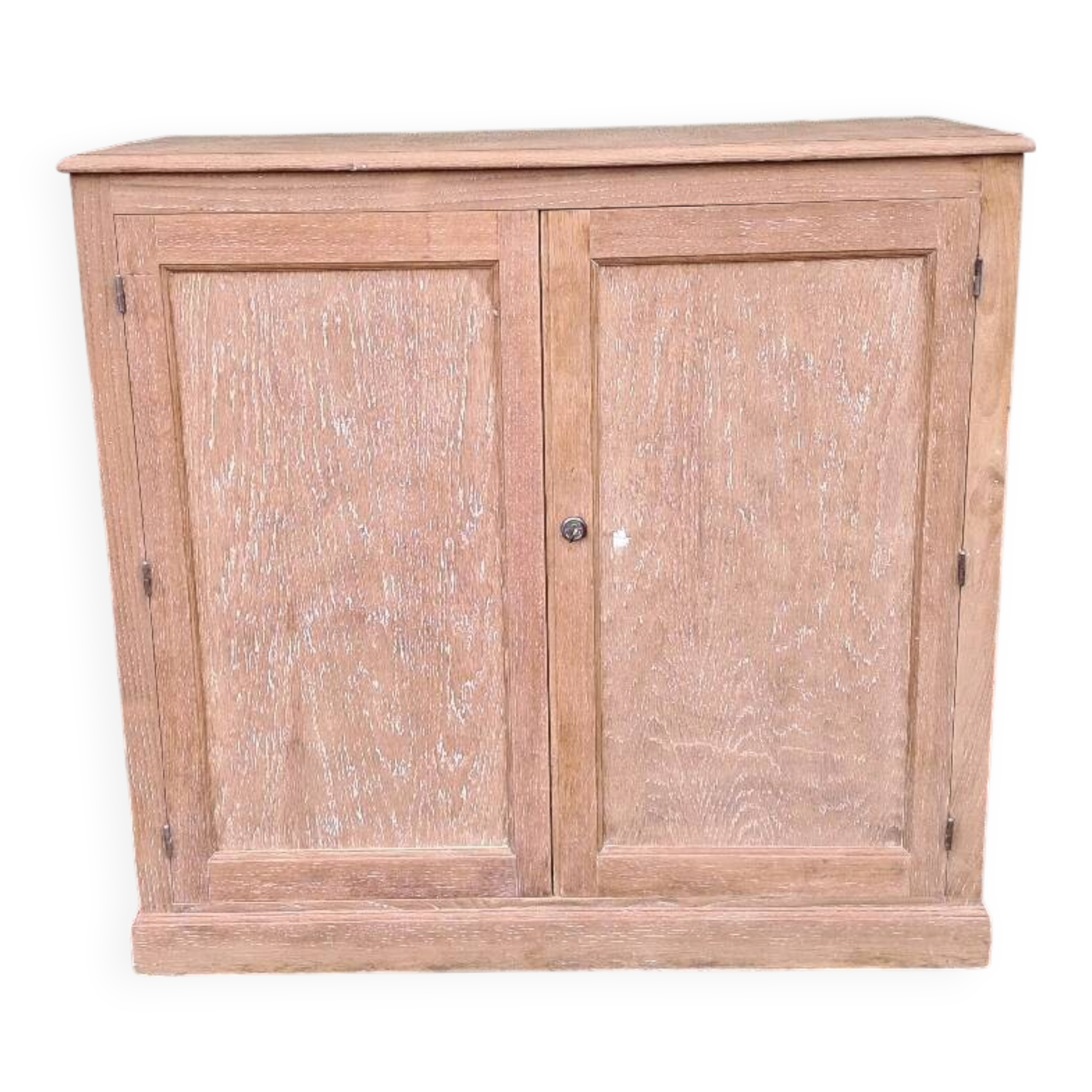 Buffet with lockers
