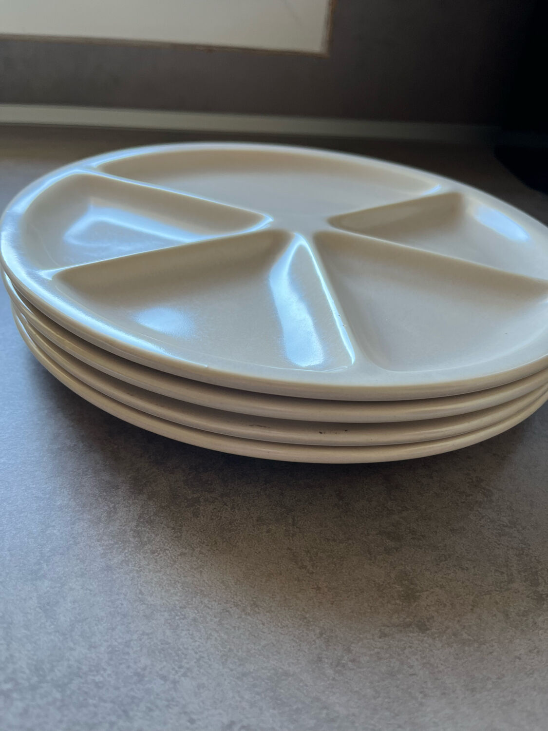 4 fondue plates compartmentalized le creuset