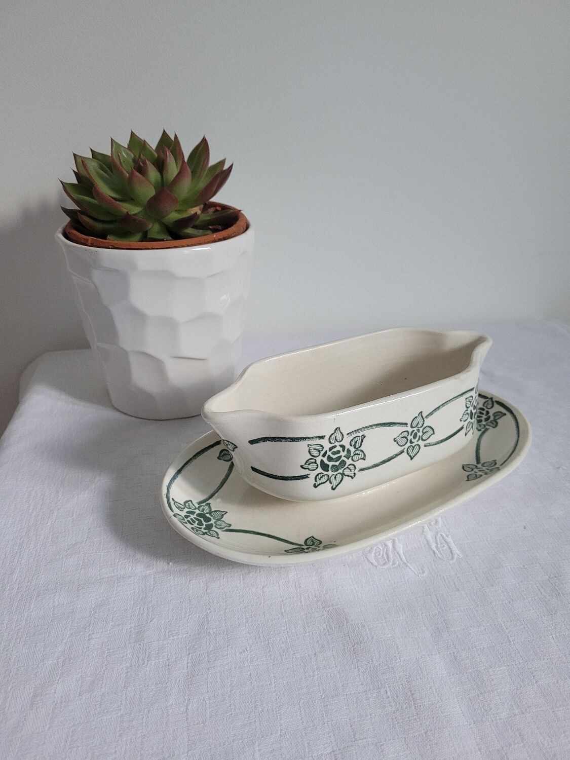 Simone de Givors Sauce Boat