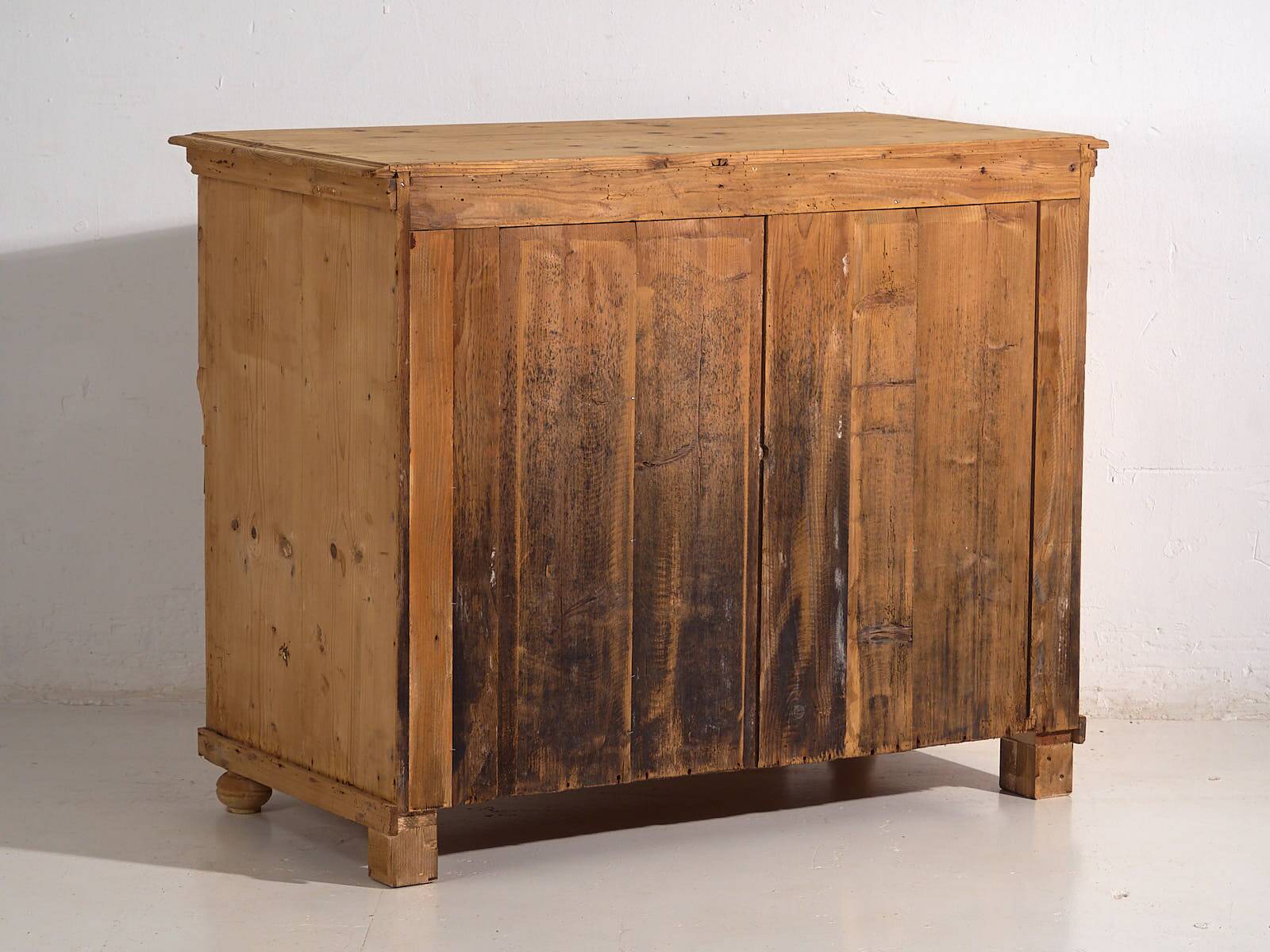 Antique three-drawer chest of drawers (circa 1920)