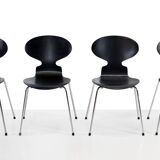 Arne Jacobsen table model 3600 with 4 Ant chairs by Fritz Hansen