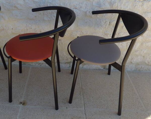 4  Chaises de style gondole structure métallique cossus et simili cuir
