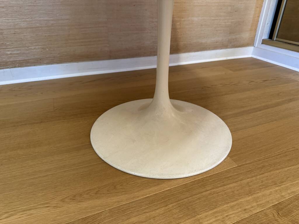 Tulip table Eero Saarinen for Knoll 1970s