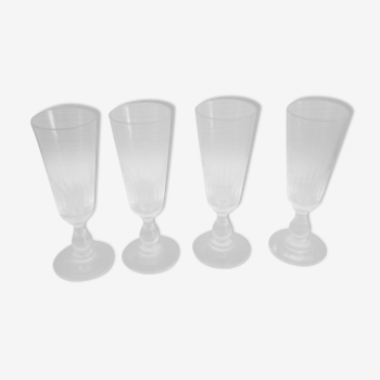 Set of 4 engraved and antique liquor glasses, Artisanal manufacture