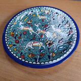 Assiette décorée en céramique
