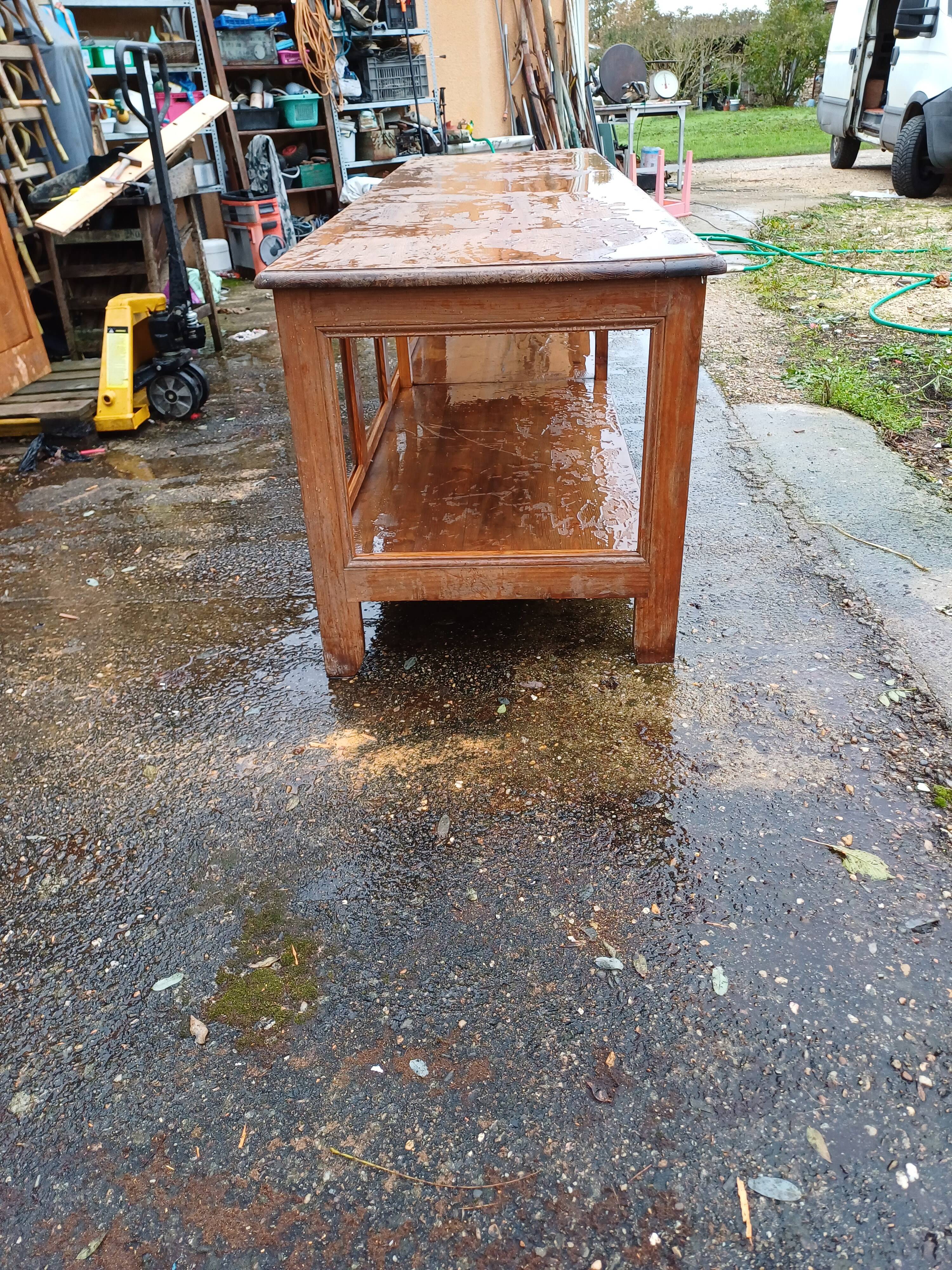Table de drapier en pin , 2 tiroirs .