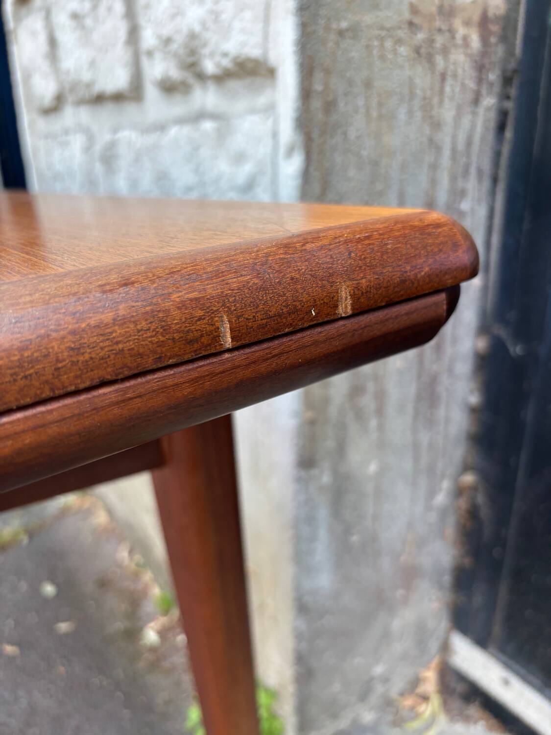 Tricoire and Vecchione extending table