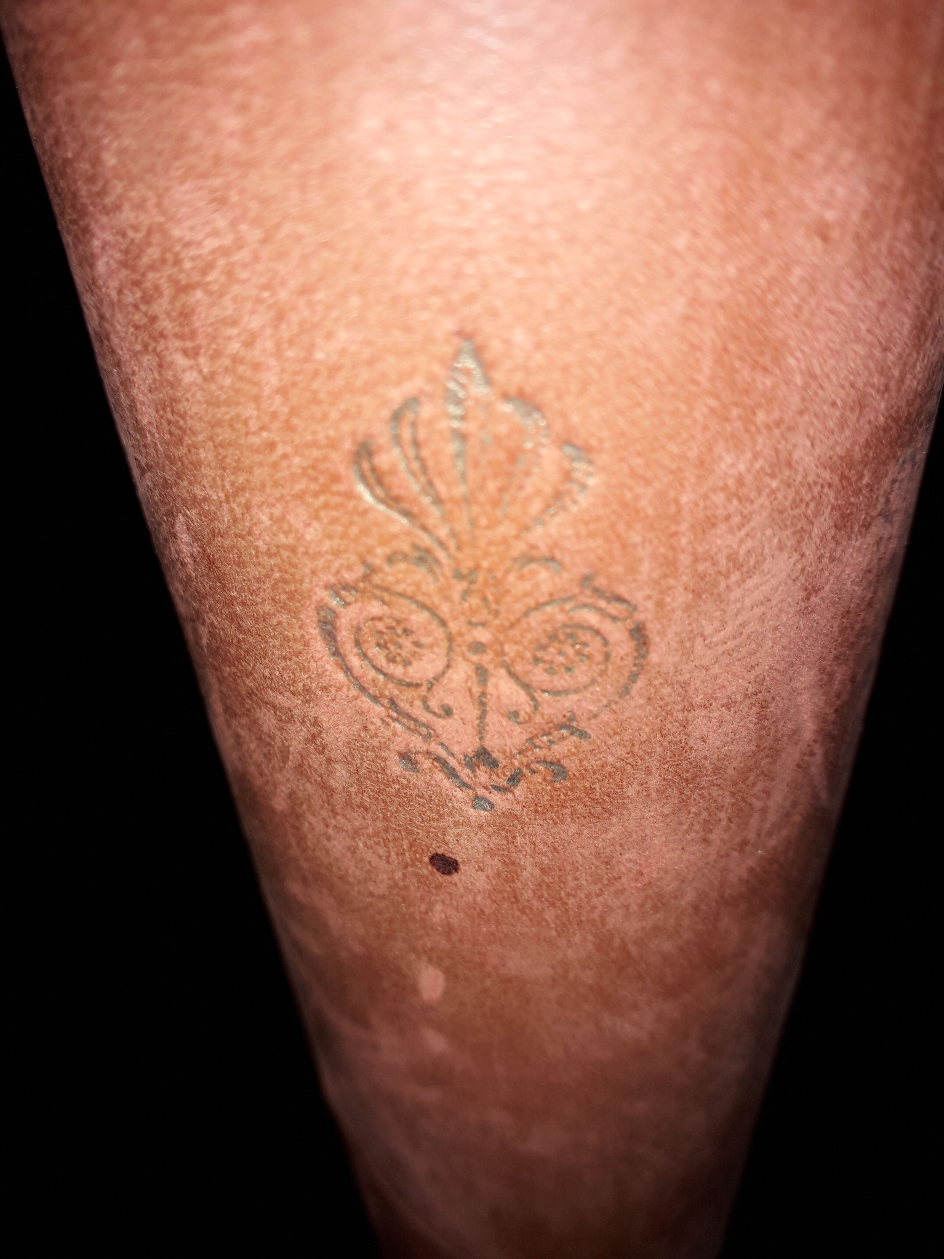 Pink leather sheath lamppost