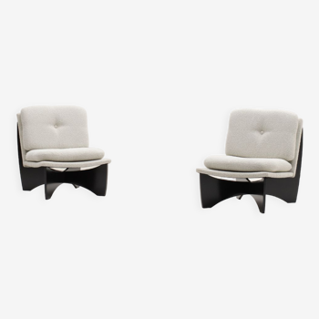 Set of 2 X-base bouclé lounge chairs, 70s.