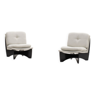 Set of 2 X-base bouclé lounge chairs, 70s.