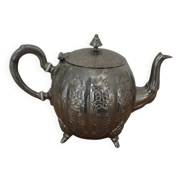 Théière de style marocain à décor floral en relief – métal argenté patiné