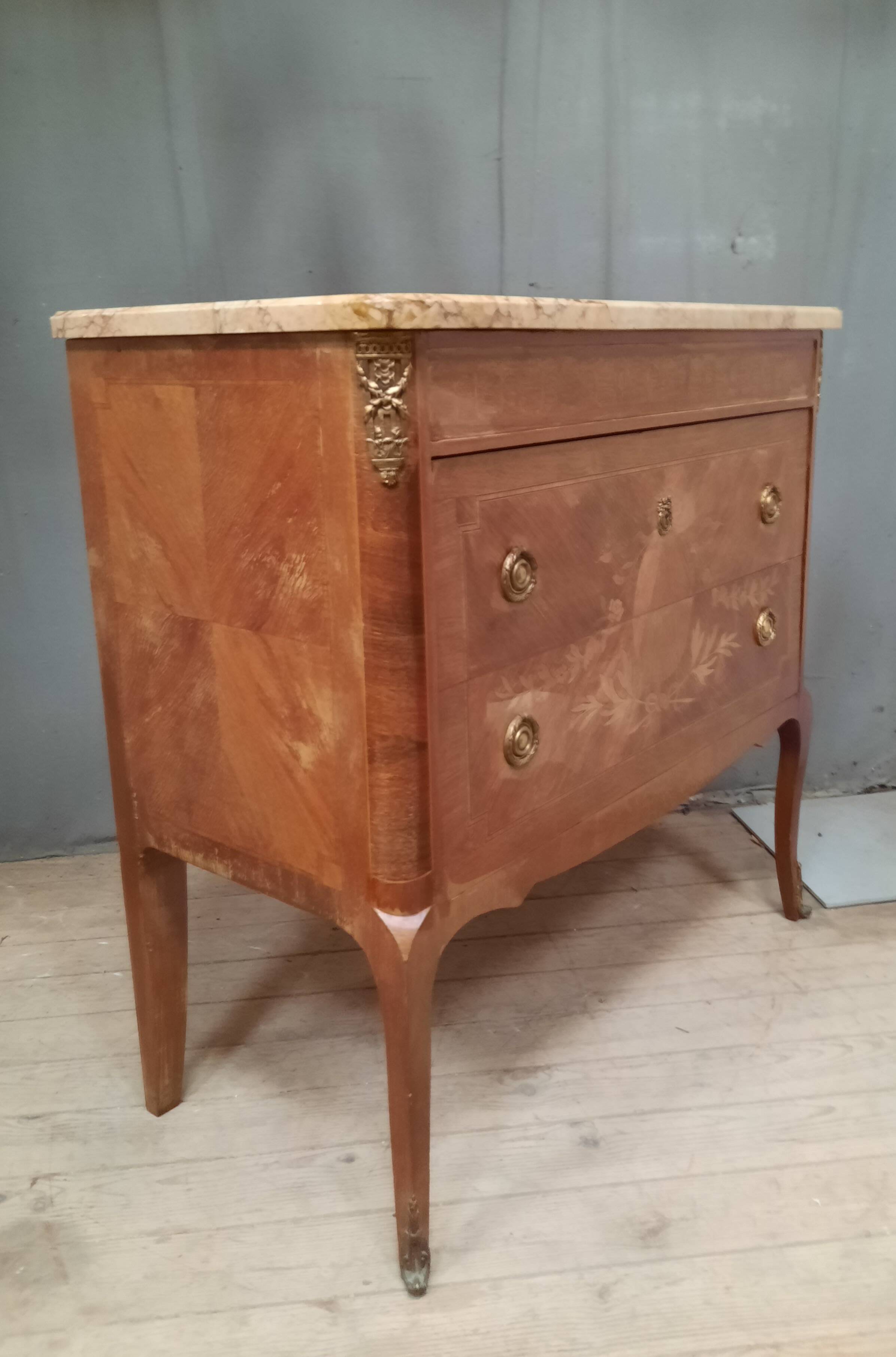Commode de style transition en marquetterie