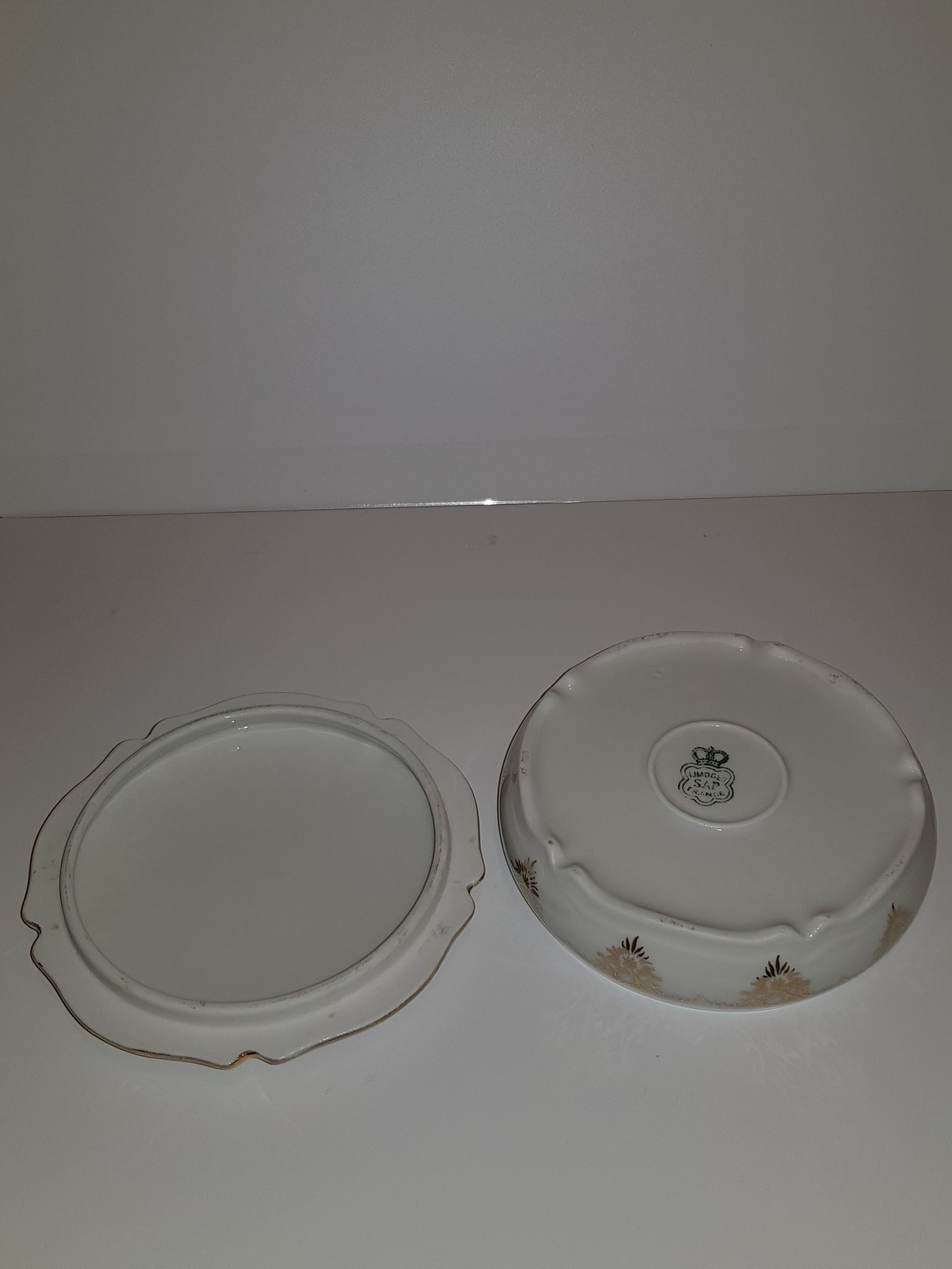 Porcelain box of Limoges SAP France floral decoration