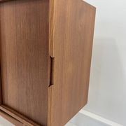 Buffet en teck avec portes coulissantes, 1965