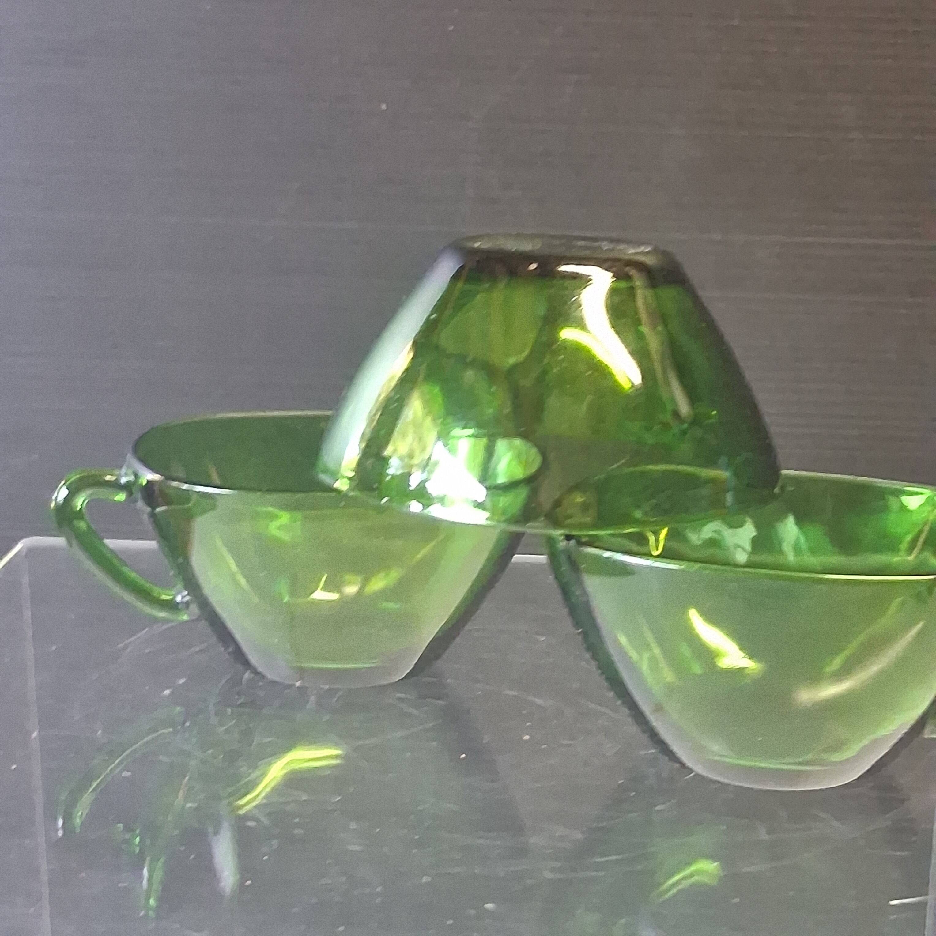 Set of 3 green glass cups from Vereco in very good condition.