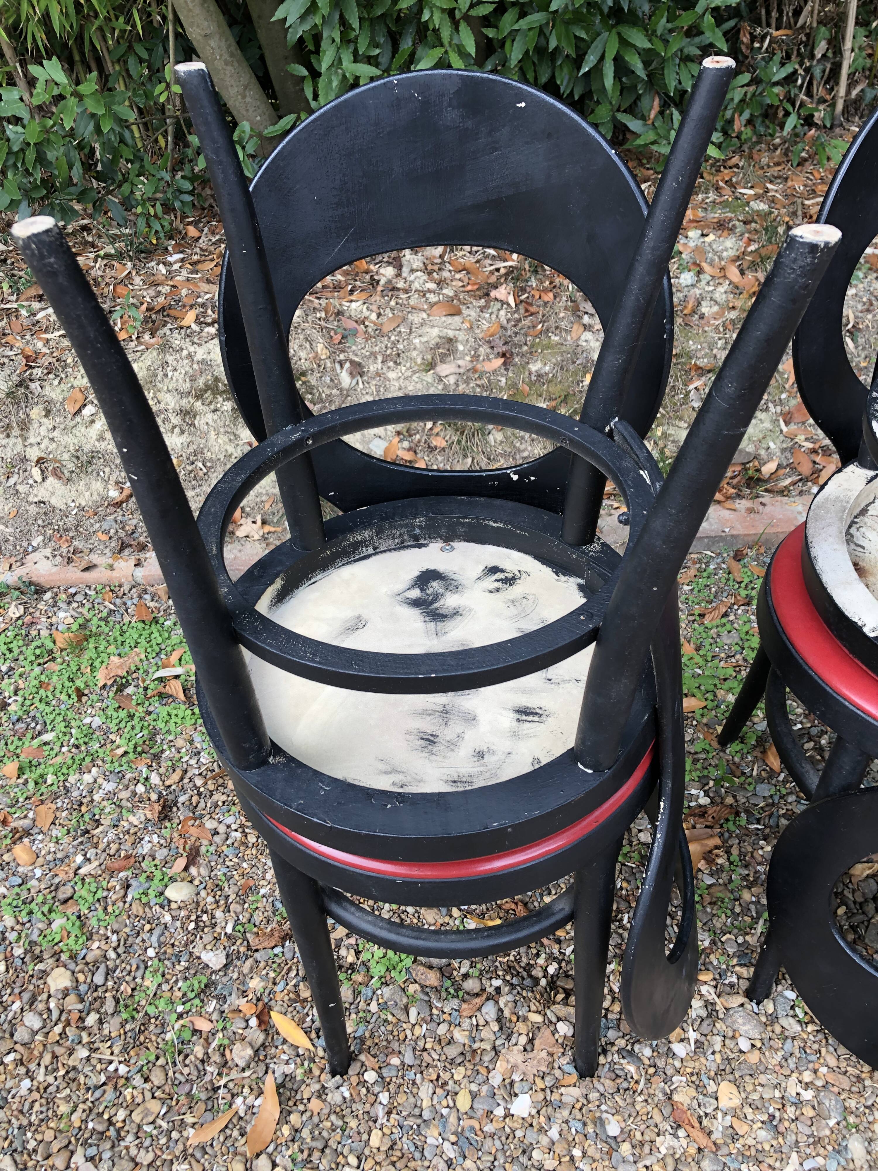 6 vintage Baumann seagull model chairs, black lacquered with red Skai seats.