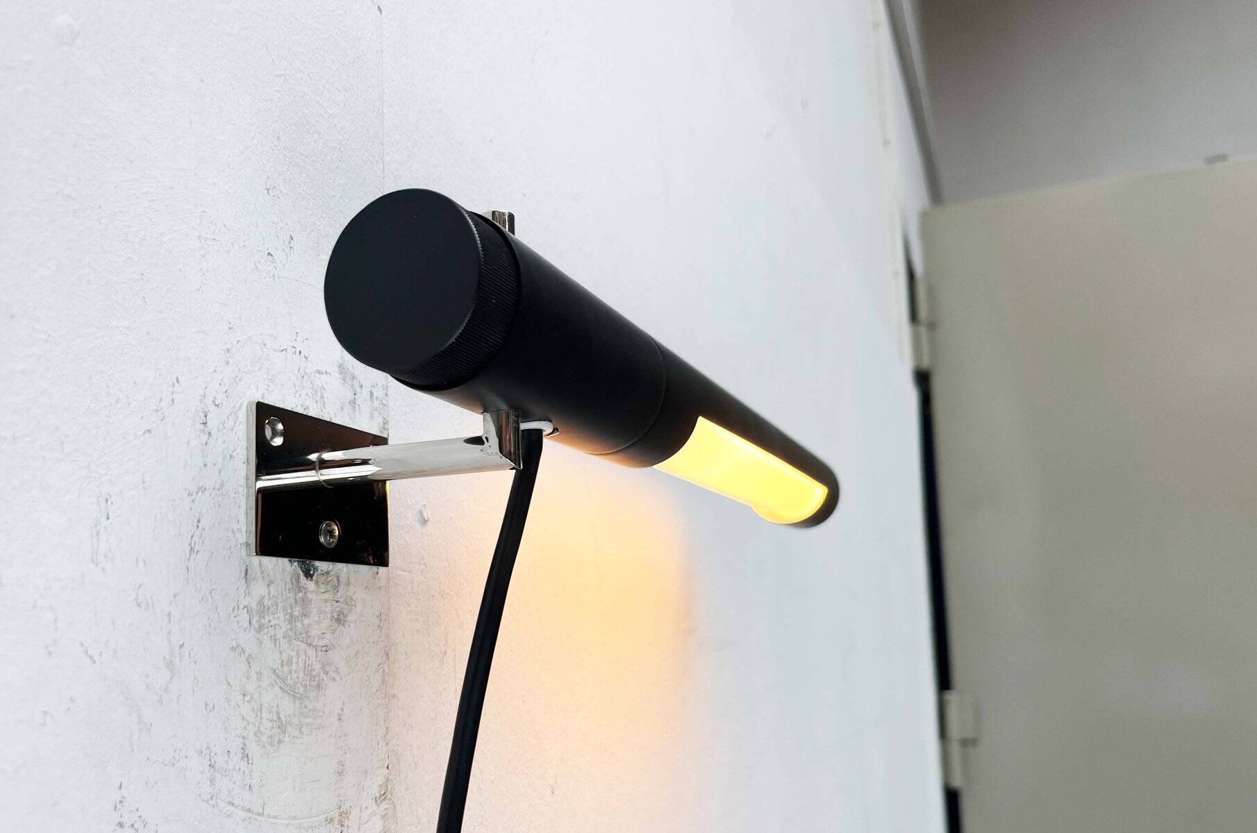 Mid-century minimalist wall lamp attributed to Egon Eiermann for Beisl, 1960s.