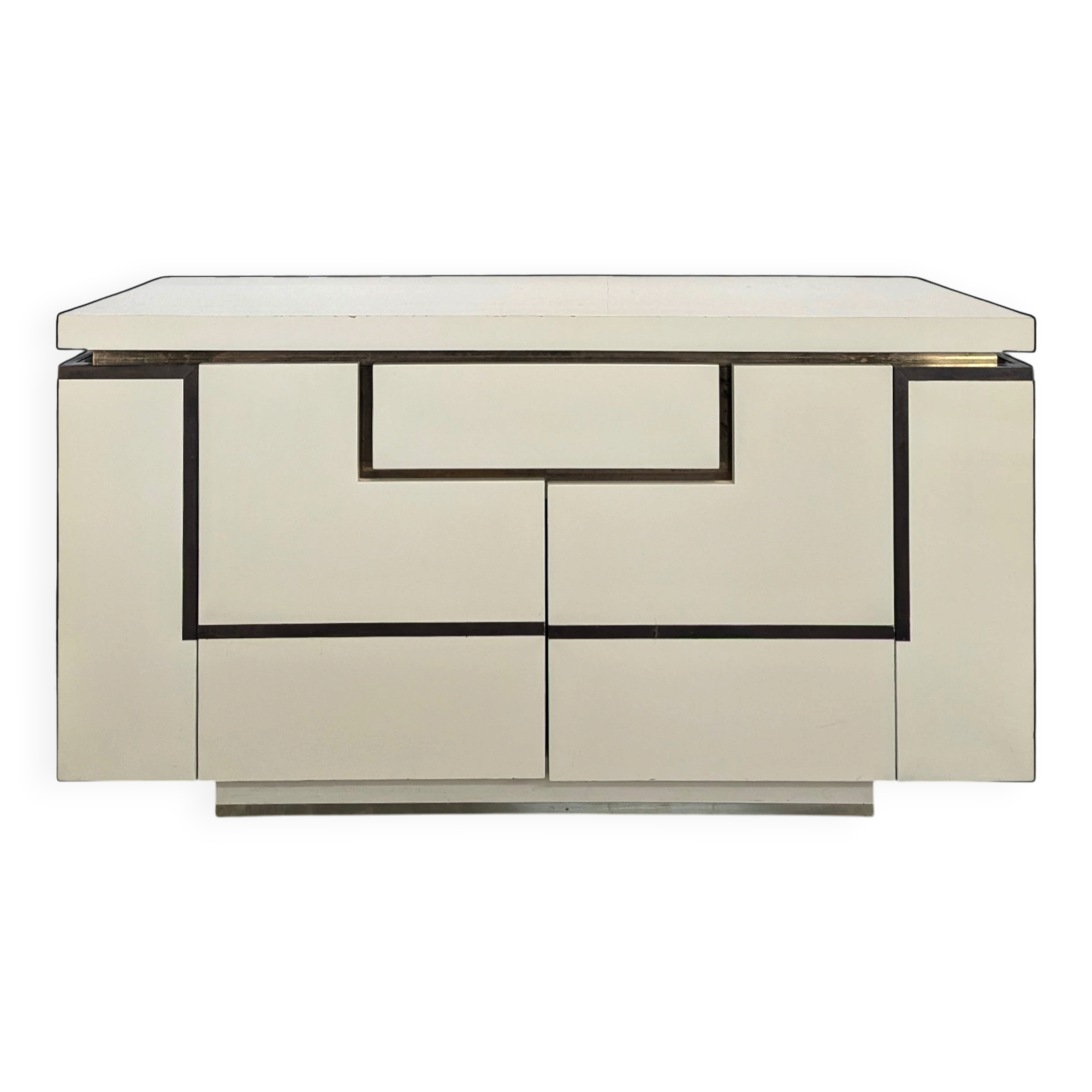 White lacquered enfilade by Jean Claude Mahey published by Rochebobois.