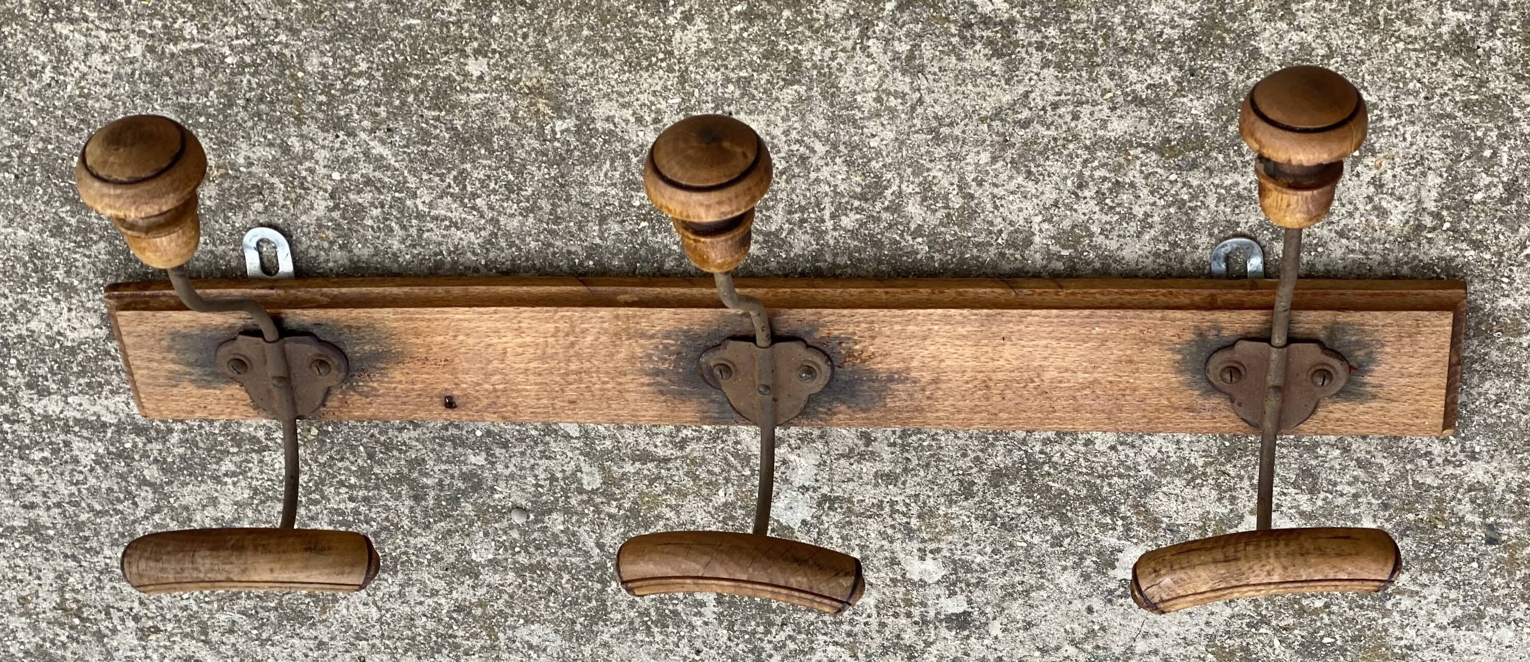 Wall-mounted coat rack with 3 hooks, 19th century.