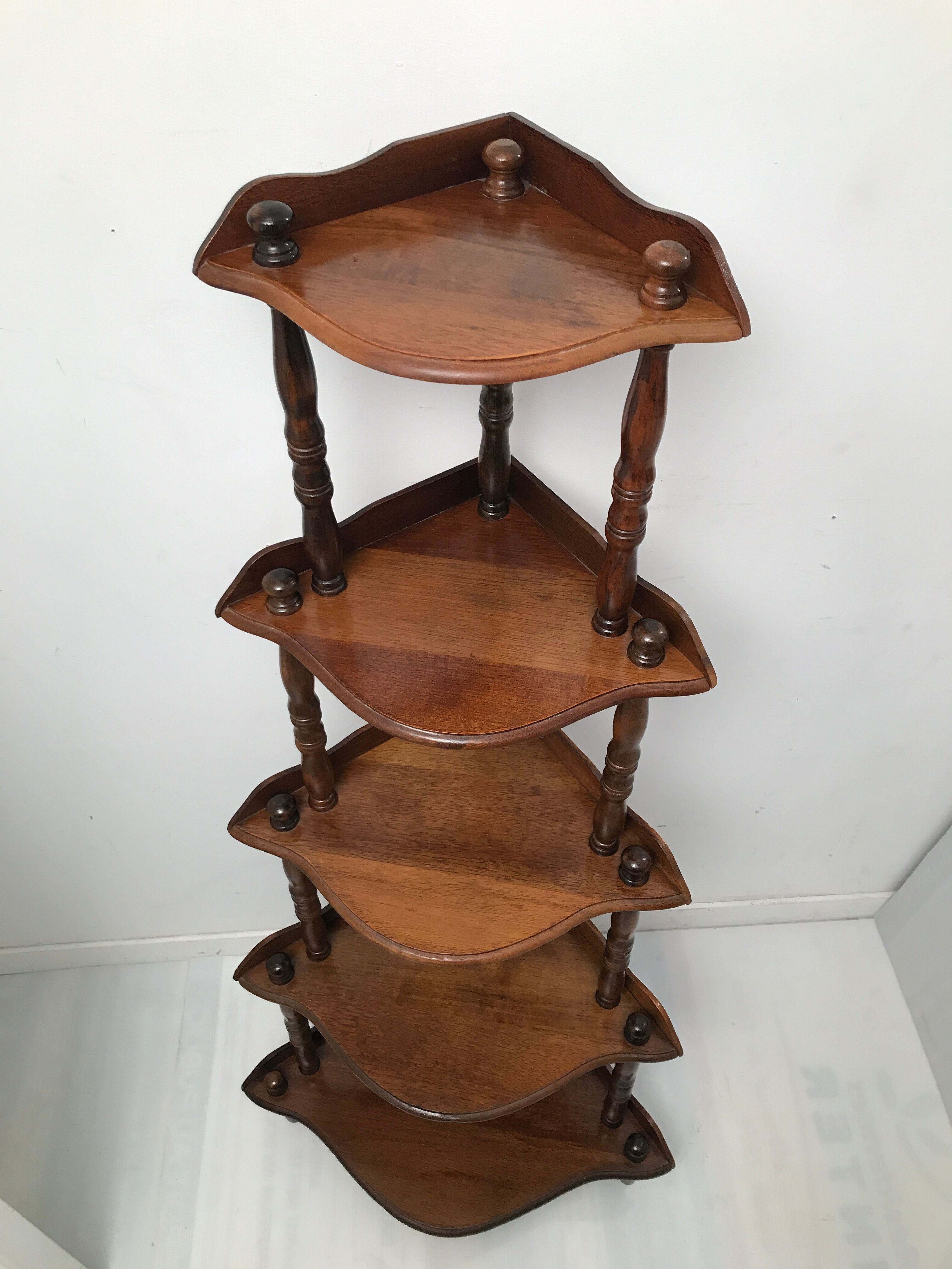 Étagère d'angle avec 5 niveaux en bois années 70