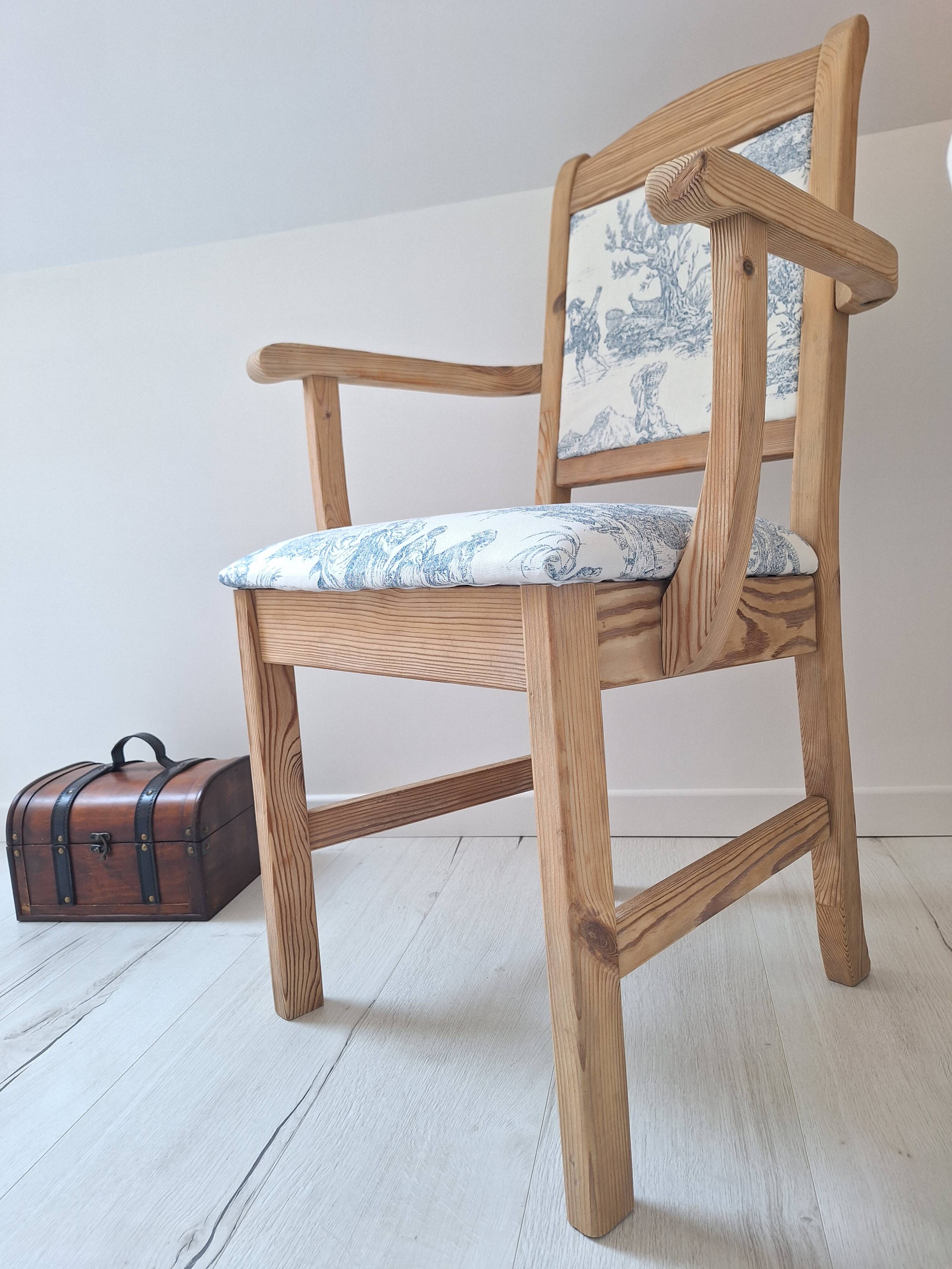 Chair / Armchair in solid wood and blue toile de Jouy