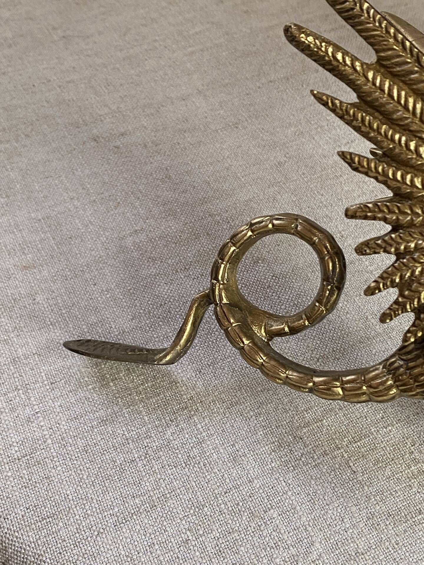 Paire de bougeoirs chimères en bronze