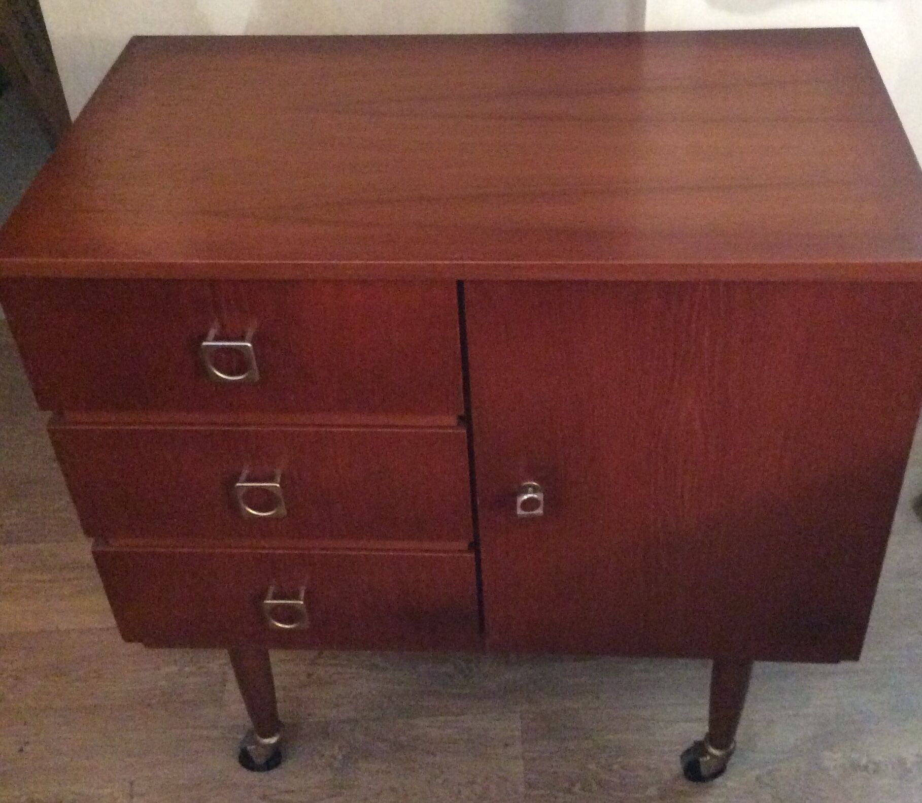 Meuble bar sur roulettes des années 60-70