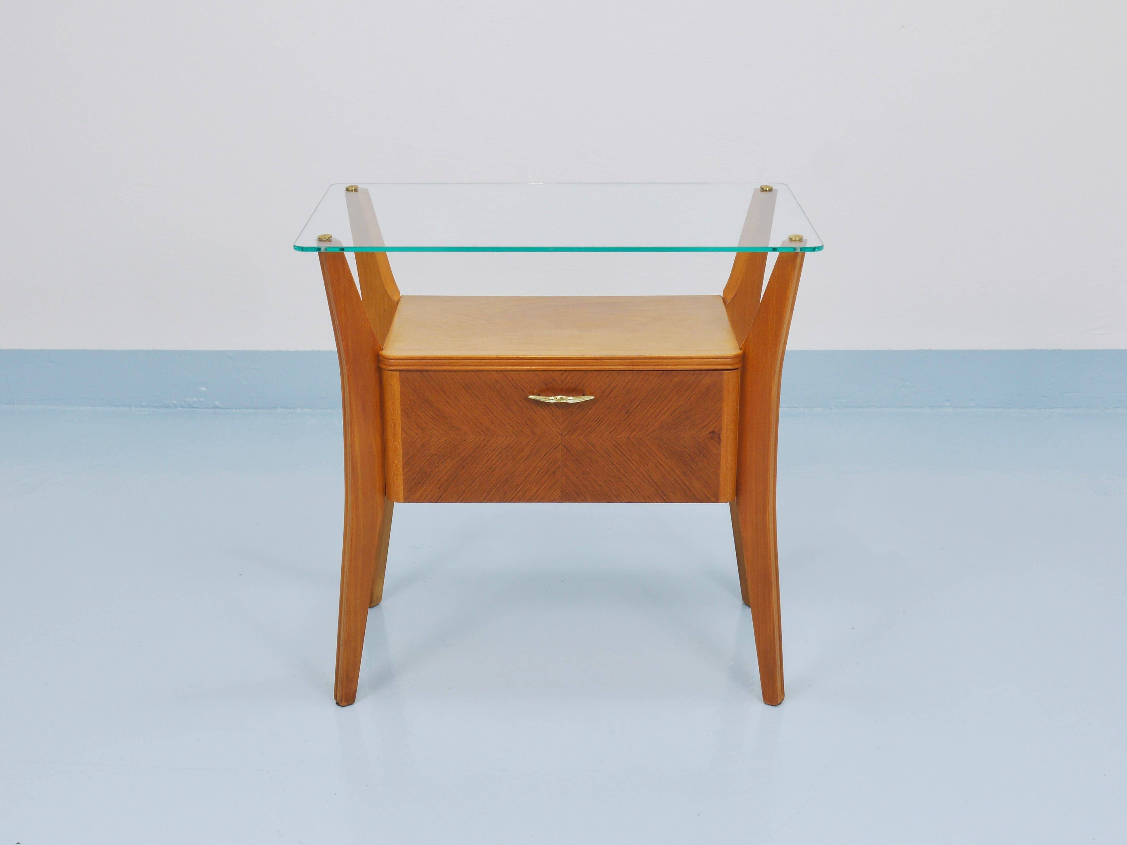 Gio Ponti bedside table in maple and walnut, La Permanente Mobili Cantù, 1940s