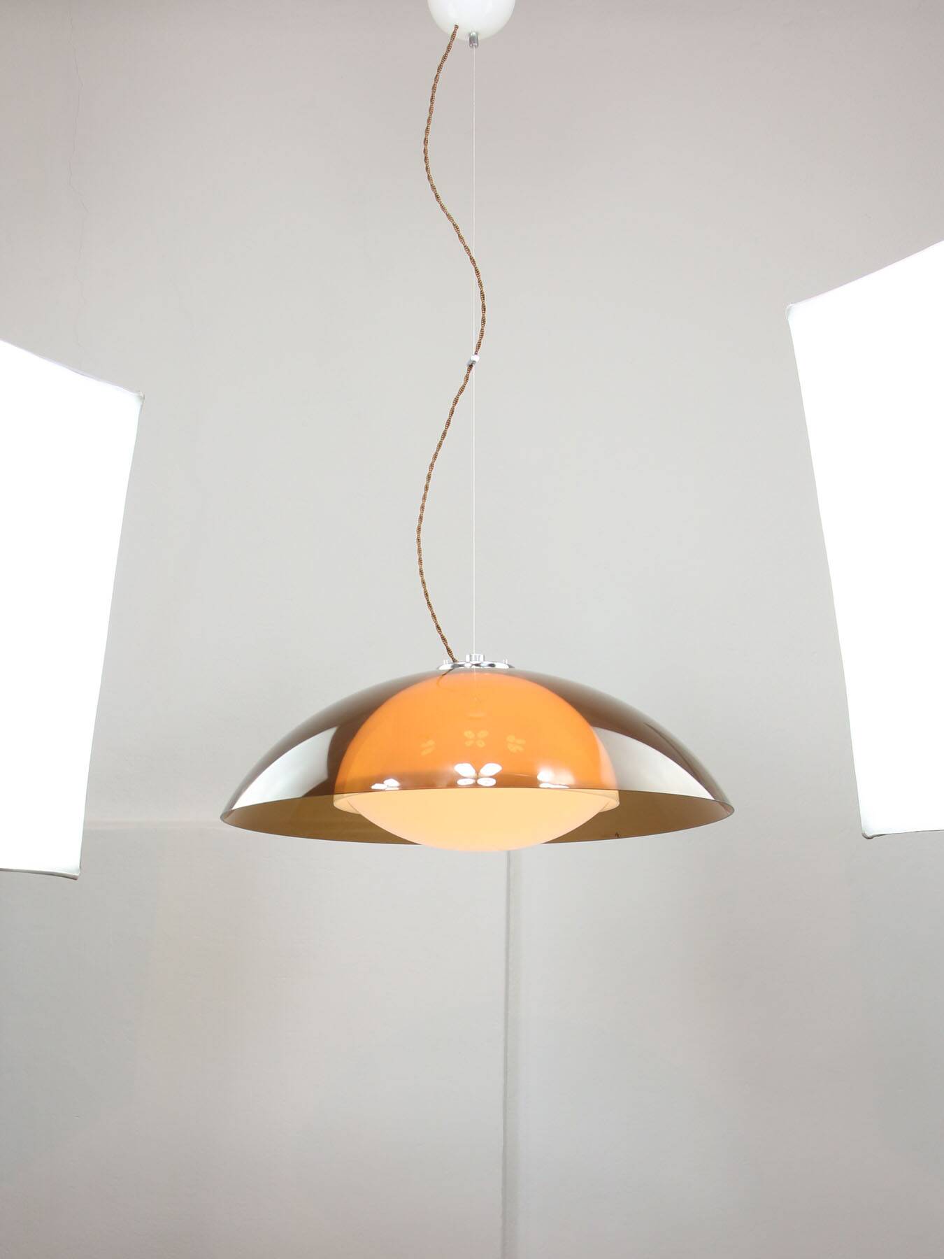 Lampe Space Age en forme d'ovni marron rare de Guzzini, années 1970