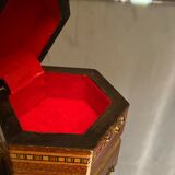 Hexagonal box box with Syrian-style inlaid decoration