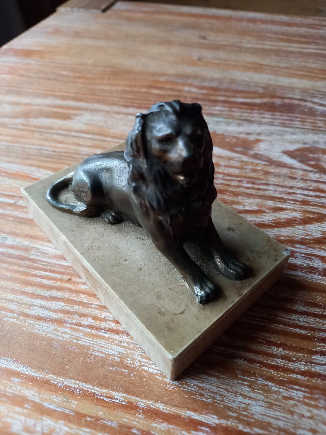 Sculpture de lion